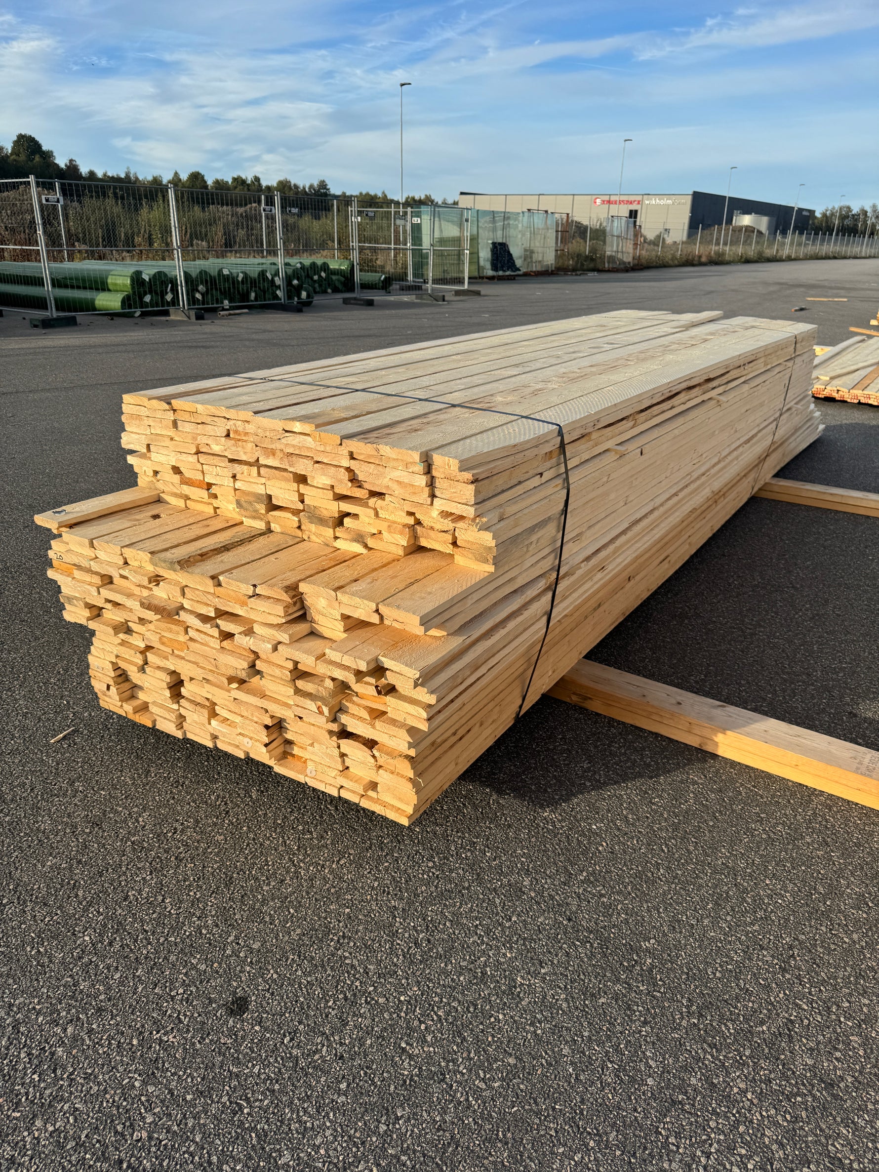 Paket Brädor 22x100mm Råsågad – 365 st (3,6–5,4 m, gran, obehandlad) - Spirec