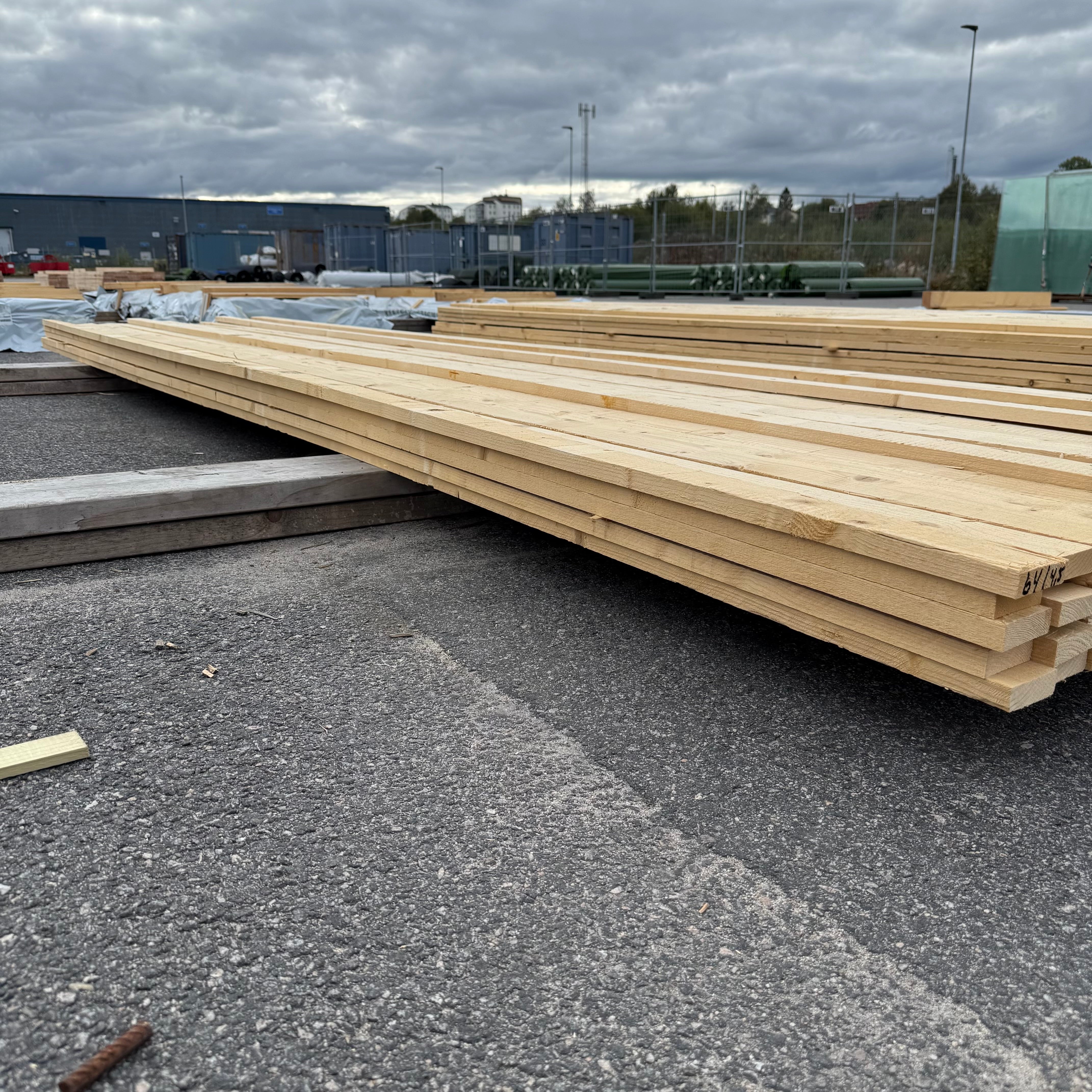 Paket Brädor 19x63mm – 64 st (4,50 m, gran, ohyvlad/råsågad)