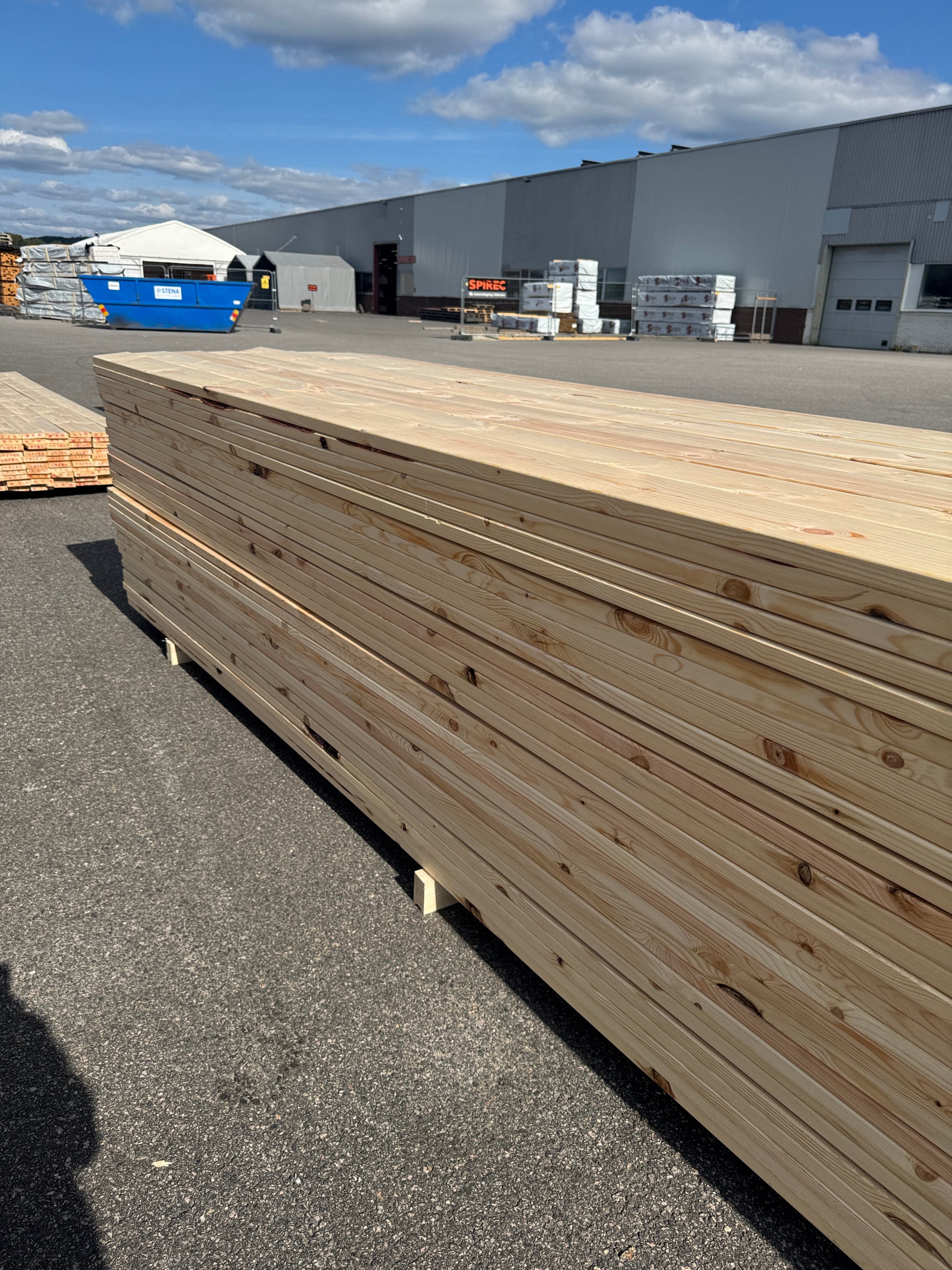 Paket Hyvlad 28x120 – 270st – 4.20–4.50 m – ANDRASORTERING