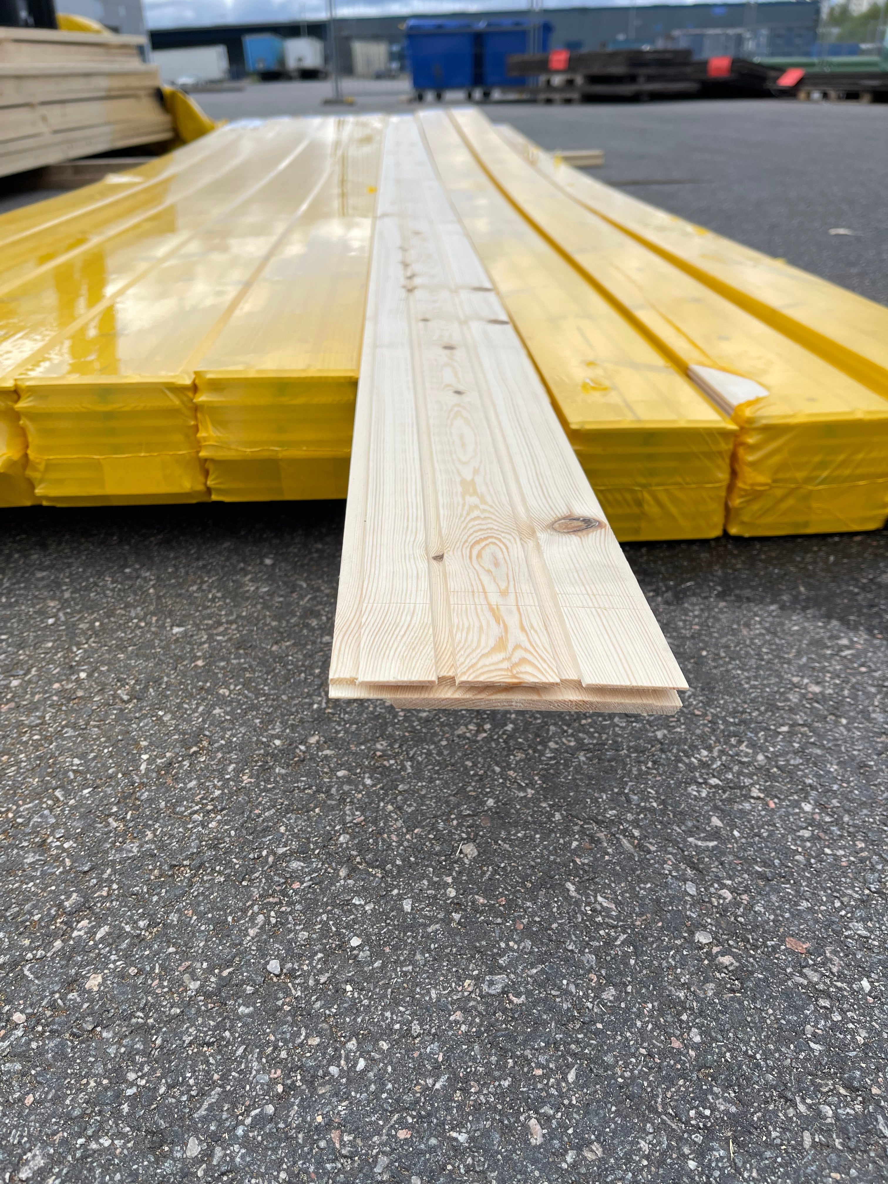 Spårpanel 13x120mm 120kr/kvm furu- Sekunda