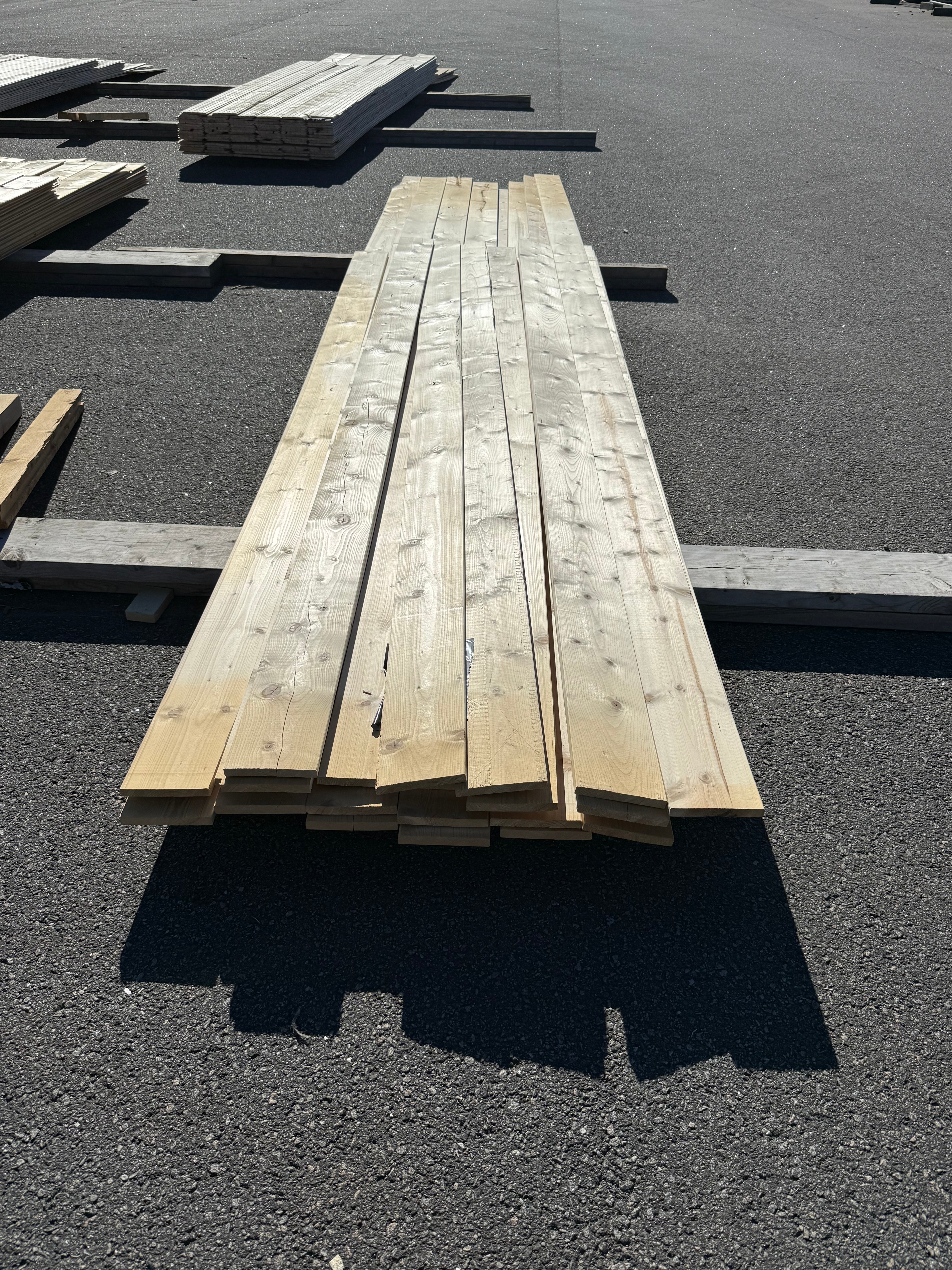 Paket Brädor 17,3x144mm – 26 st (3,30–5,10 m, gran, runtomhyvlat)