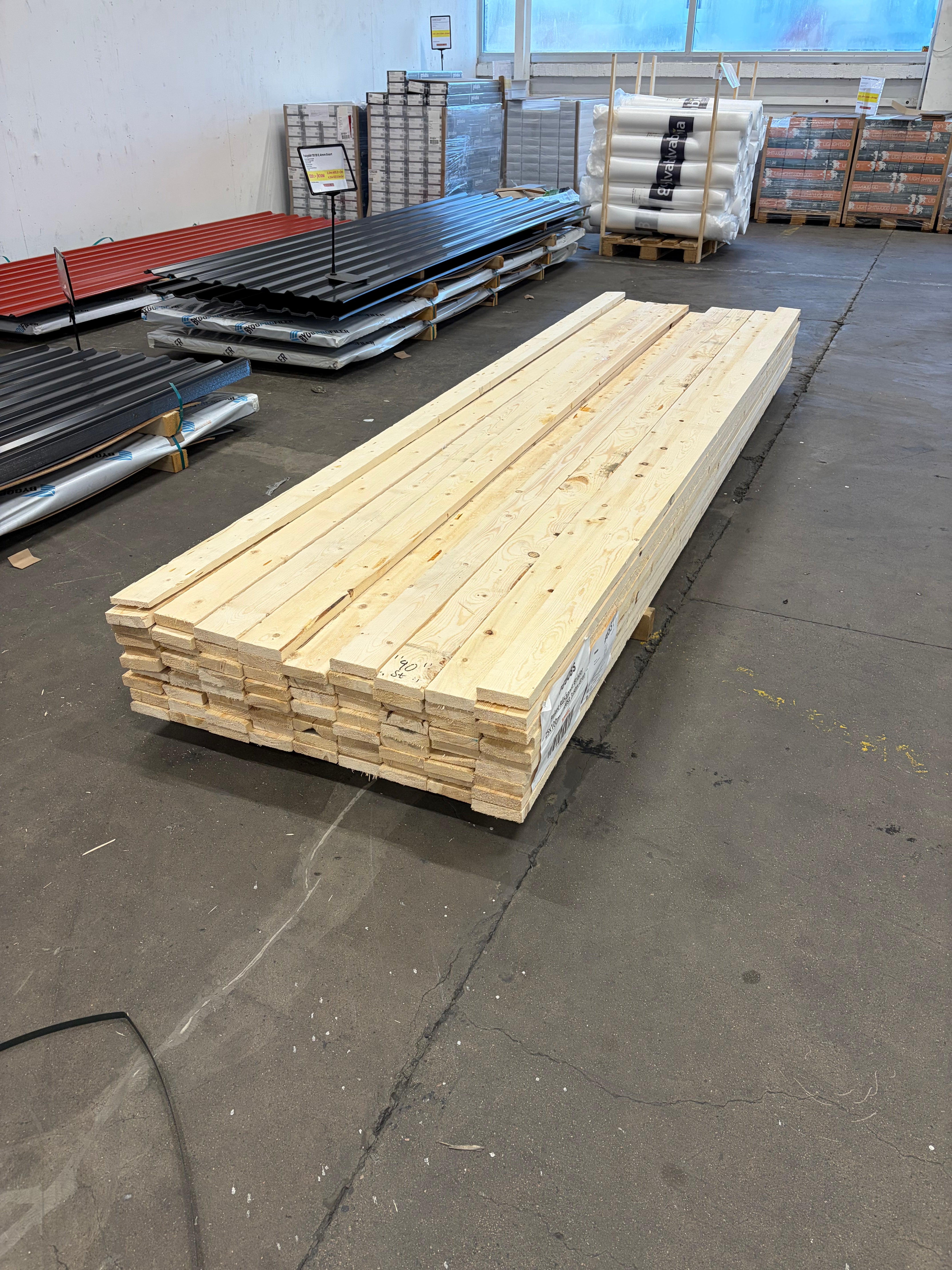 Paket Brädor Råsågade 25x100mm – 82st (3,60 m, Gran, Vankant/Bark)