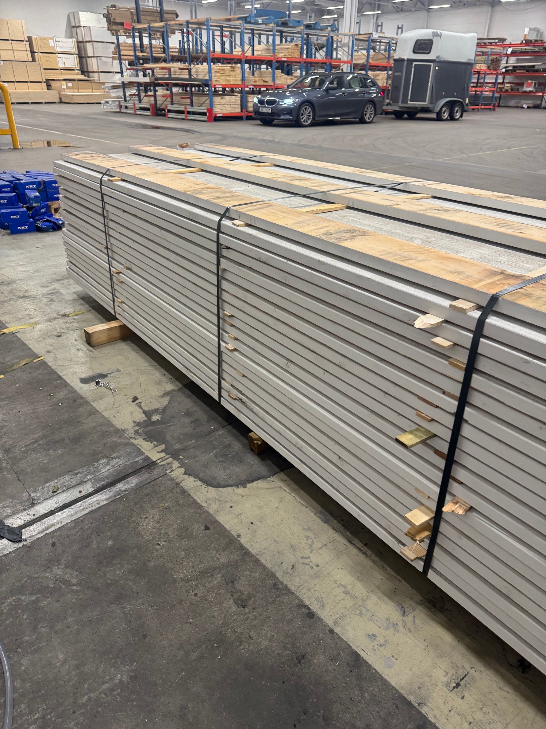 Paket Finsågad Panel 28x145mm- 4.20m, 129st vit/ljusgrå - Spirec