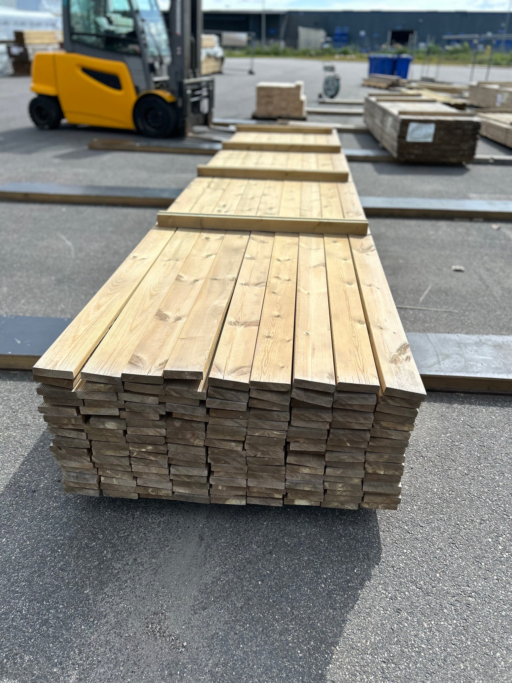 Paket Tryckimpregnerad Rillad Trall 28x120mm 5,10m 144st Väderbitet
