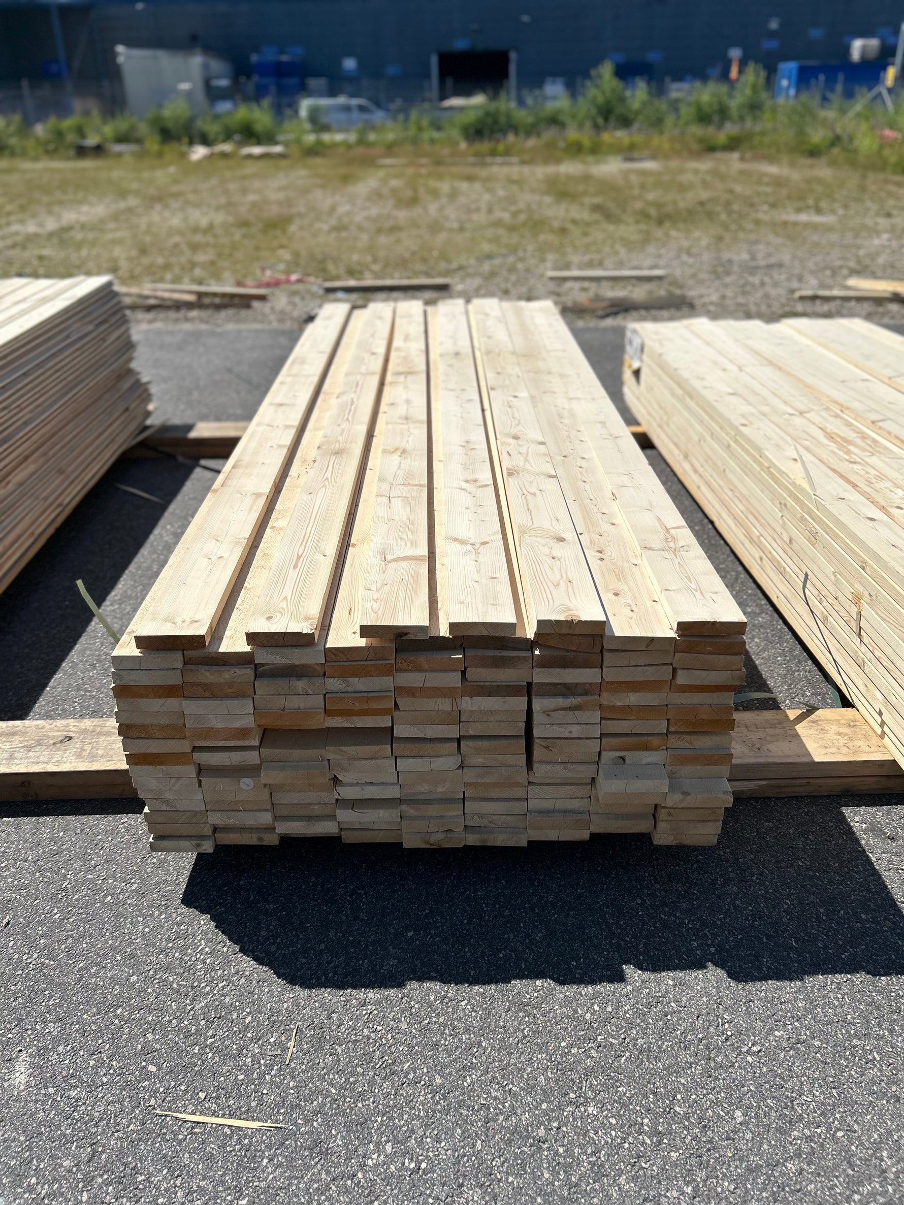 Paket Finsågade Brädor 28x120mm 3.0m 142st Obehandlade