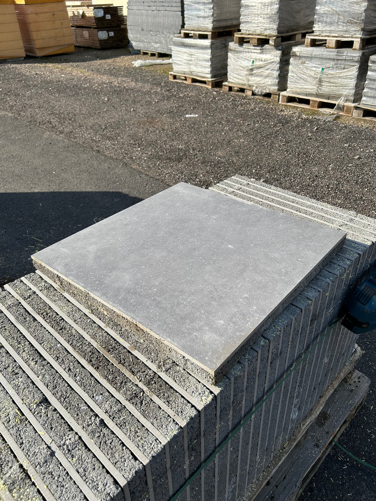 Pall GeoCeramica Impasto Grå 600×600×40 mm – 28 st, 10,08 m²