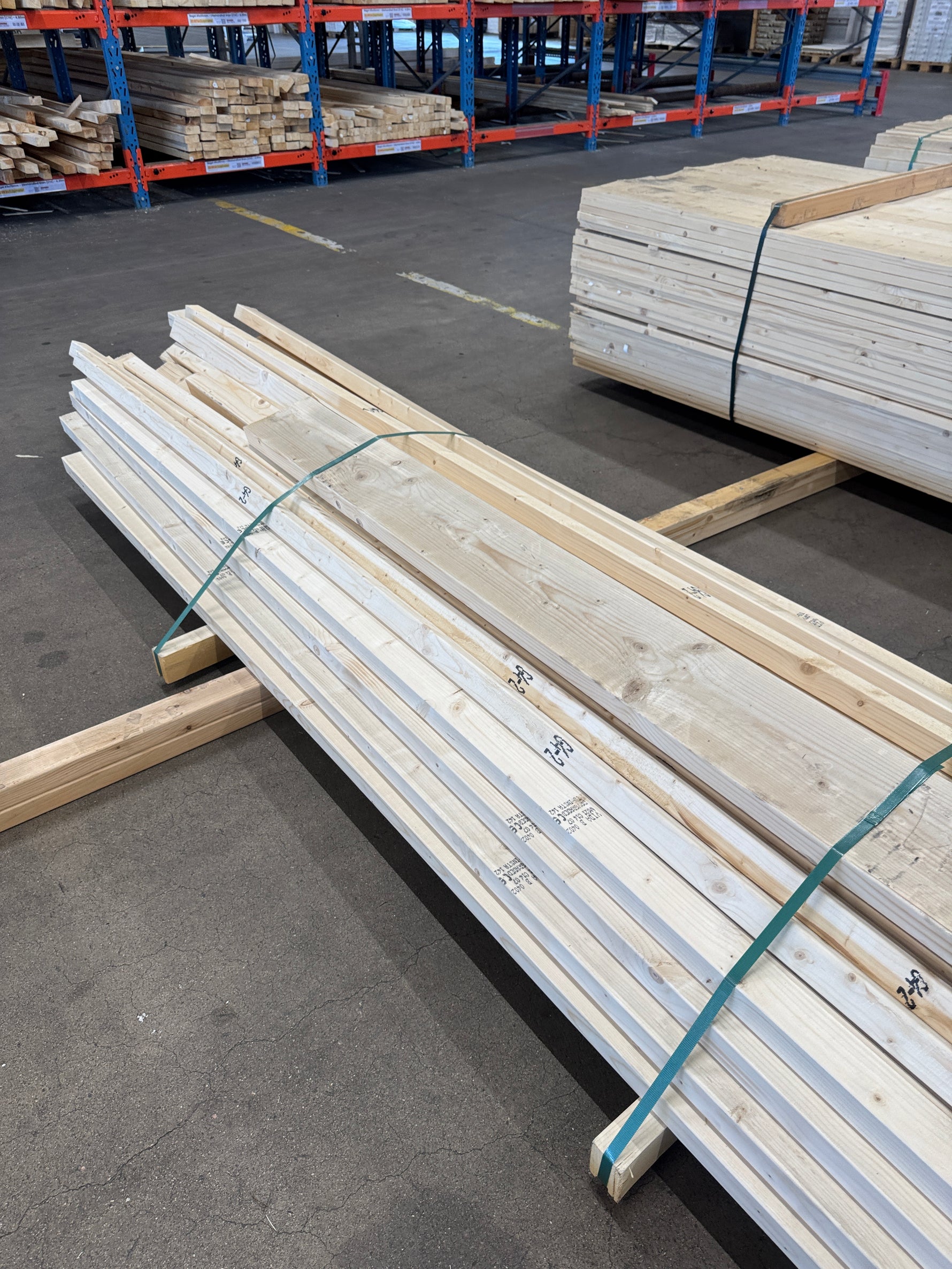 Paket Utsorterat Virke – Blandade dimensioner och längder, 53 st