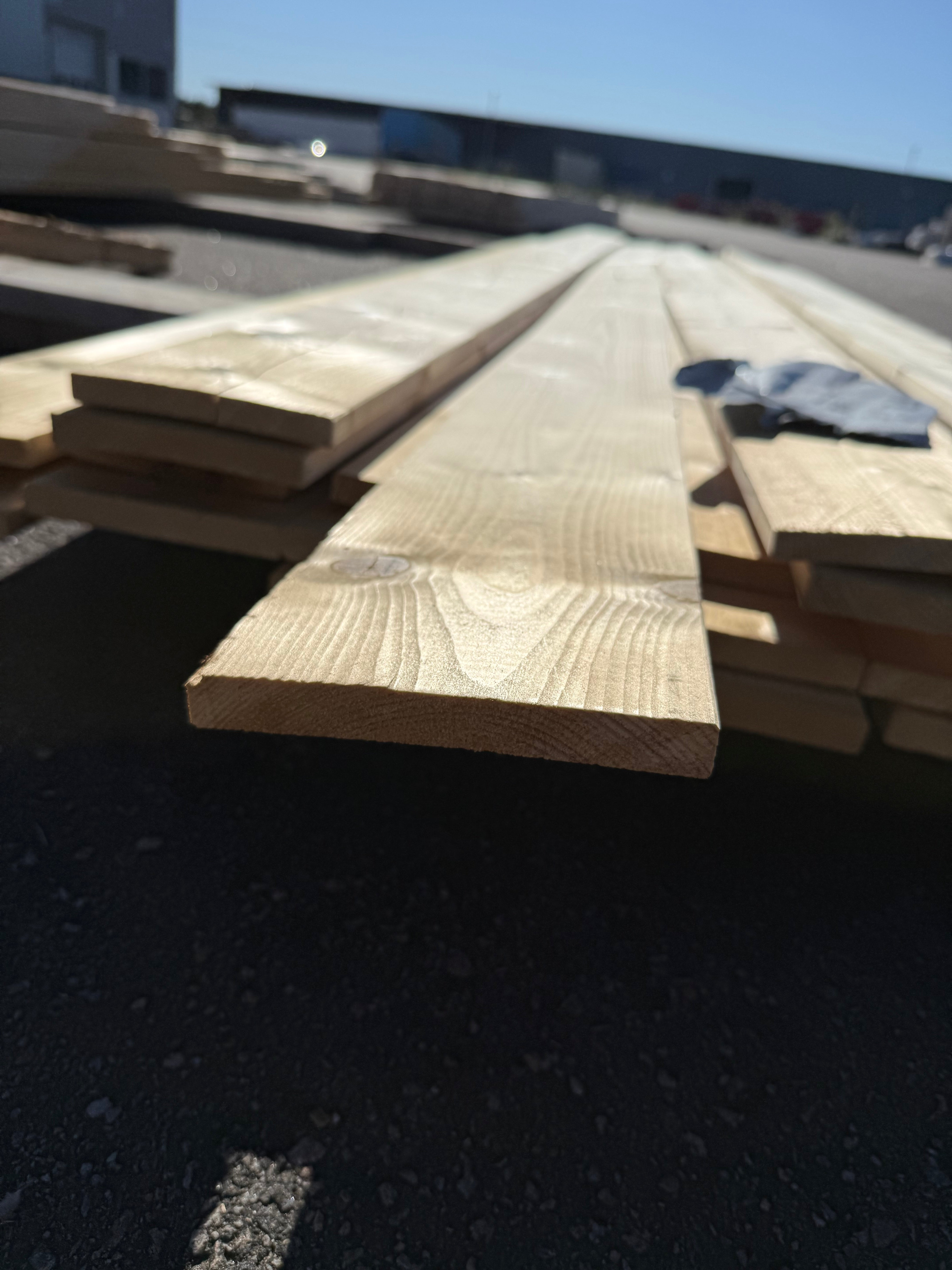 Paket Brädor 17,3x144mm – 26 st (3,30–5,10 m, gran, runtomhyvlat)