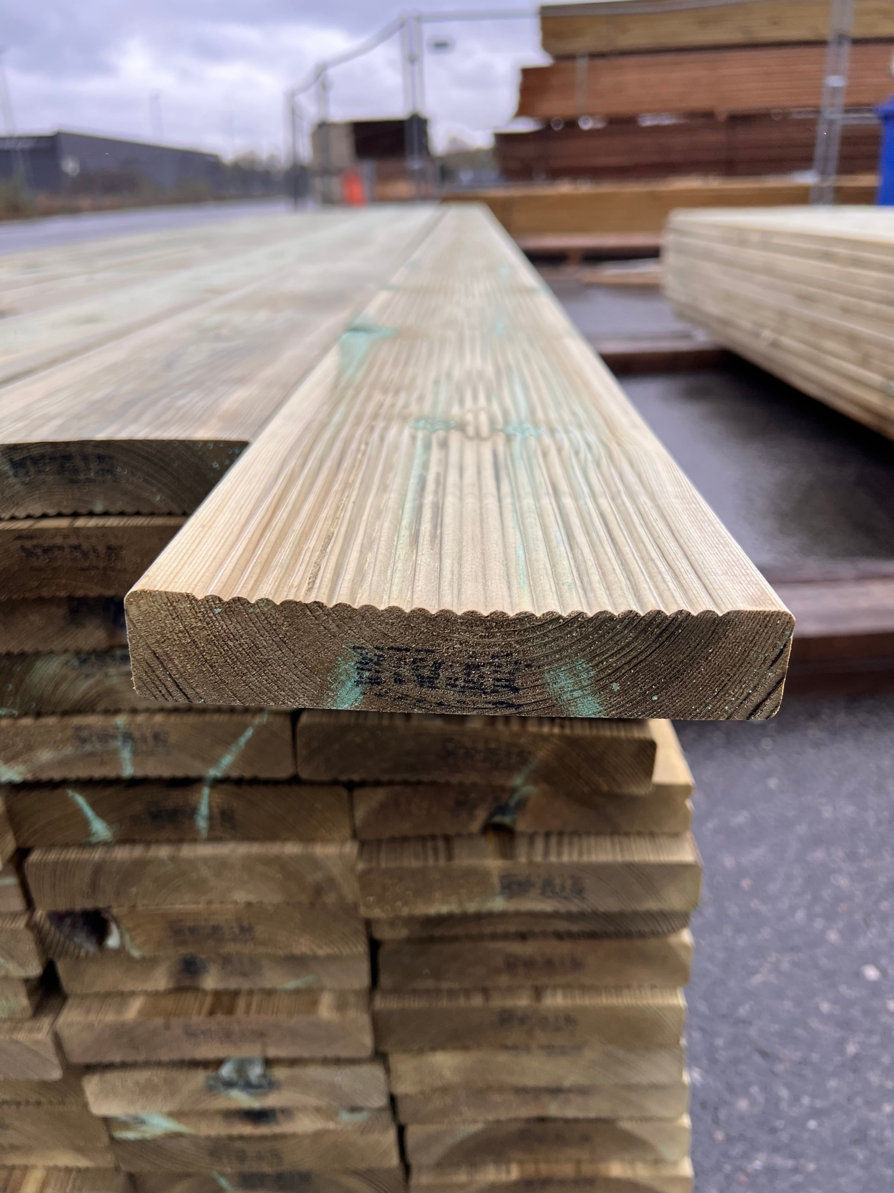 Paket Trall Rillad 28x145mm – 112 st 4.20m Tryckimpregnerad B-sort