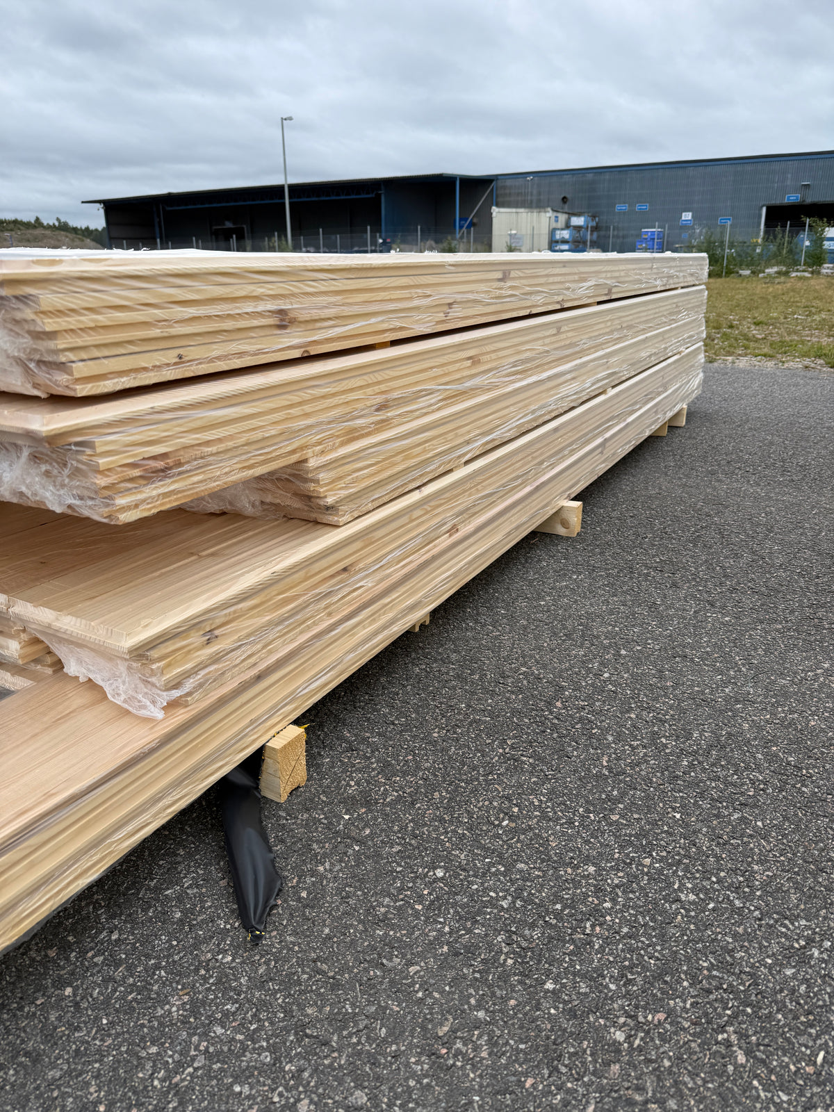 Parti Furugolv Borstad Ljusgrå Ekonomi 25x160 mm – 56,64 m²