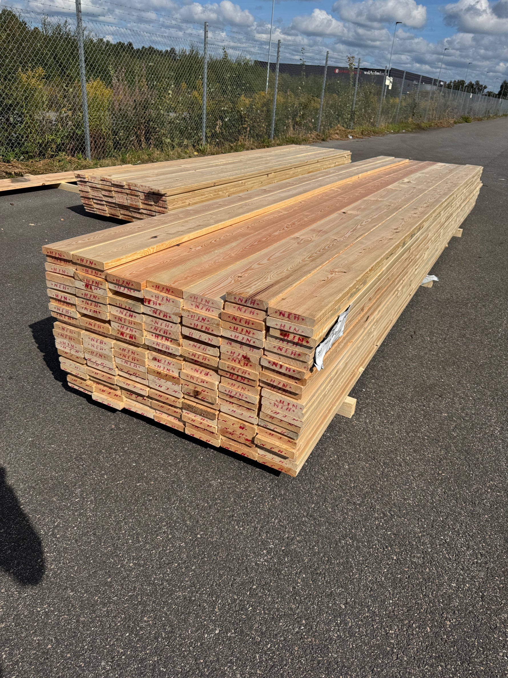 Paket Hyvlad 28x145 – 135st – 4.50–5.40 m – ANDRASORTERING