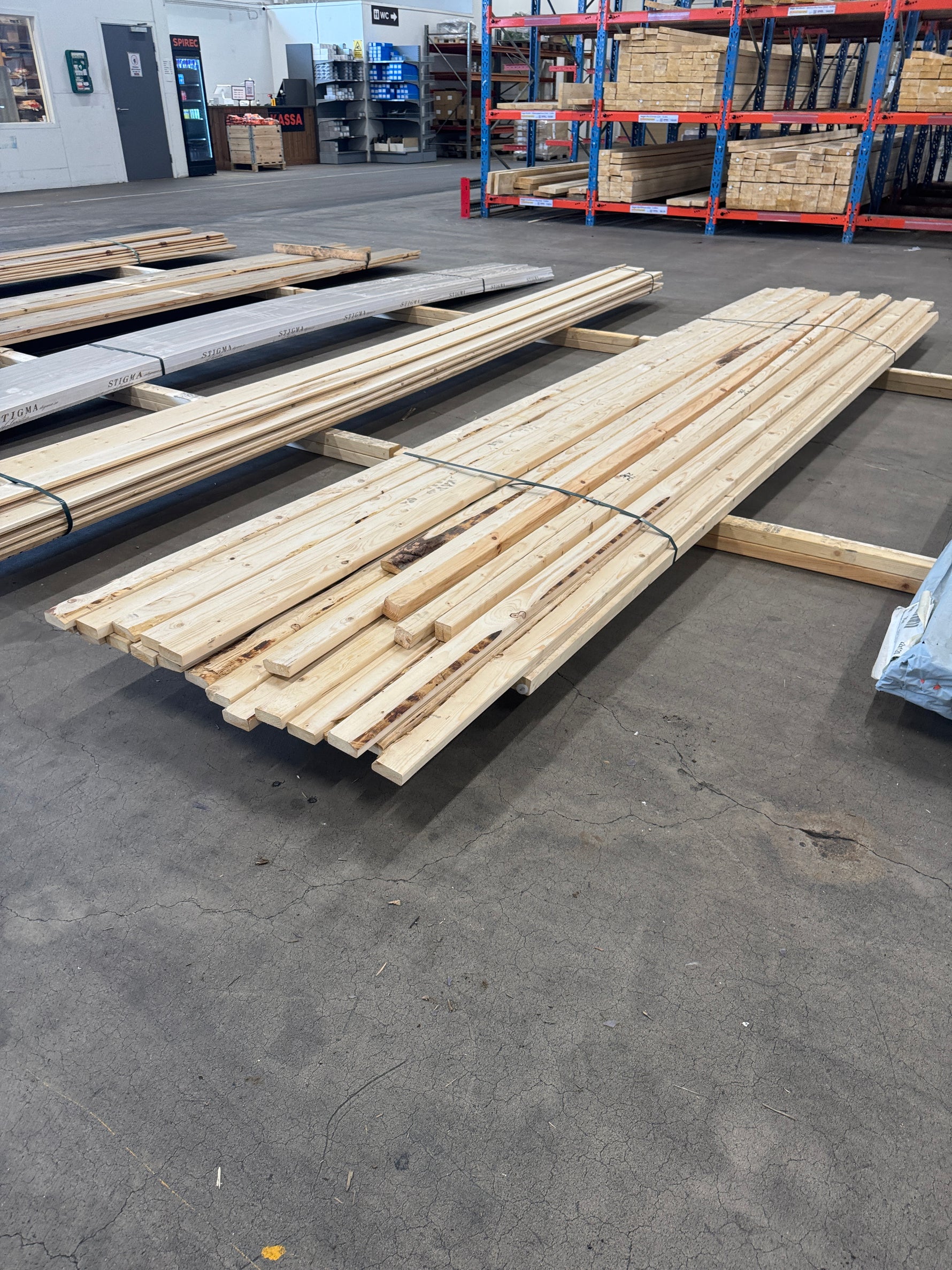 Paket Utsorterat Virke – Blandade dimensioner och längder, 29 st