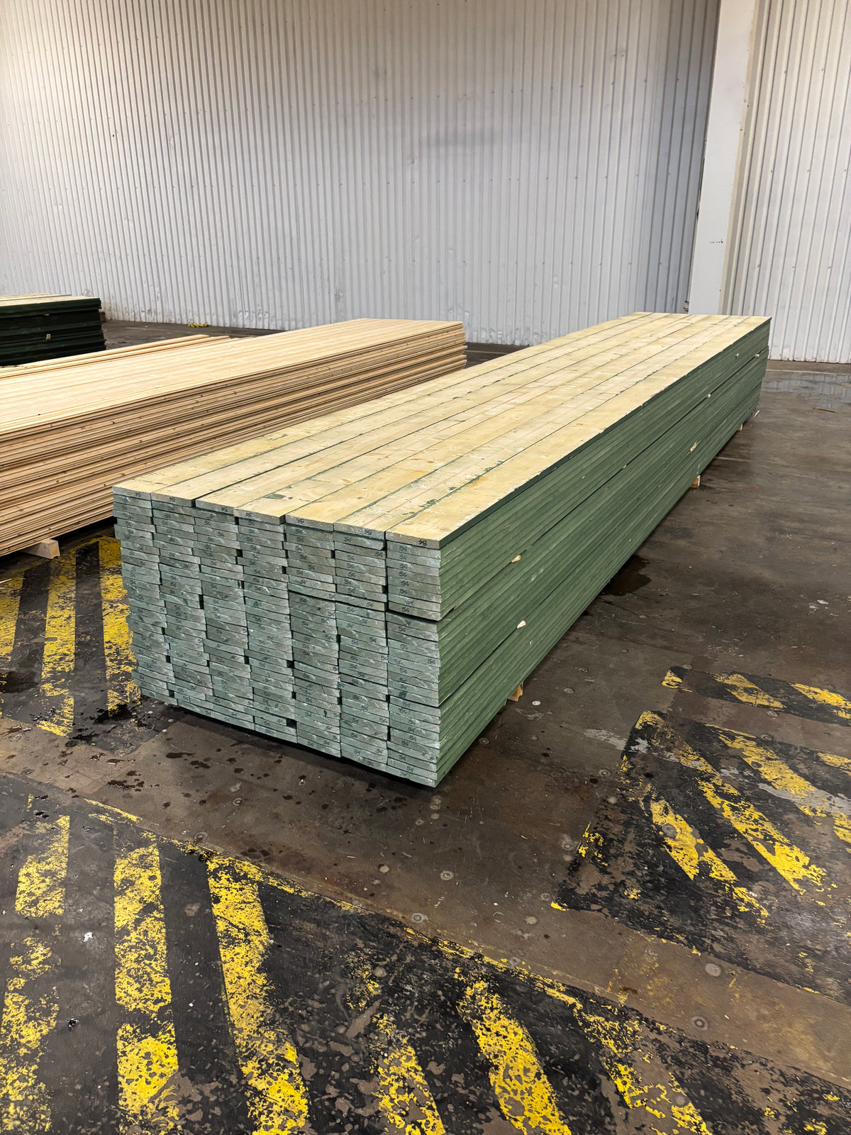 Paket Finsågade Brädor 22×145 mm Mellanstrukna 5,40 m – 203 st