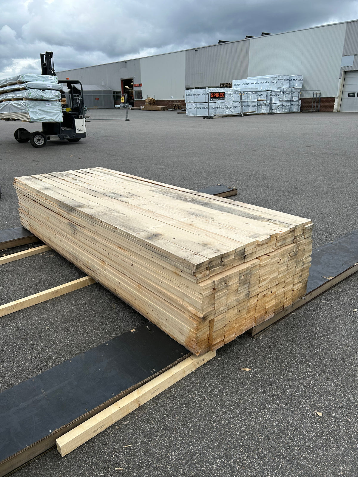Paket Råsågade Brädor 22x95mm 3,00m 275st (fuktskadat)