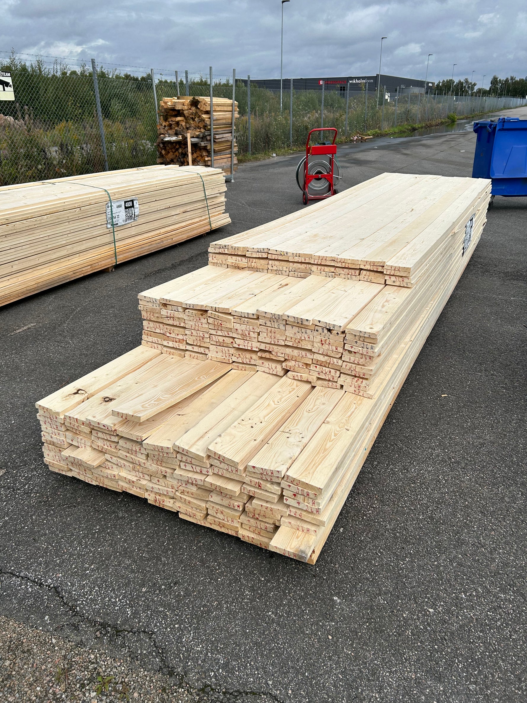 Parti Finsågade Brädor 22x120 mm – 3.60–4.80 m (Andra sortering)