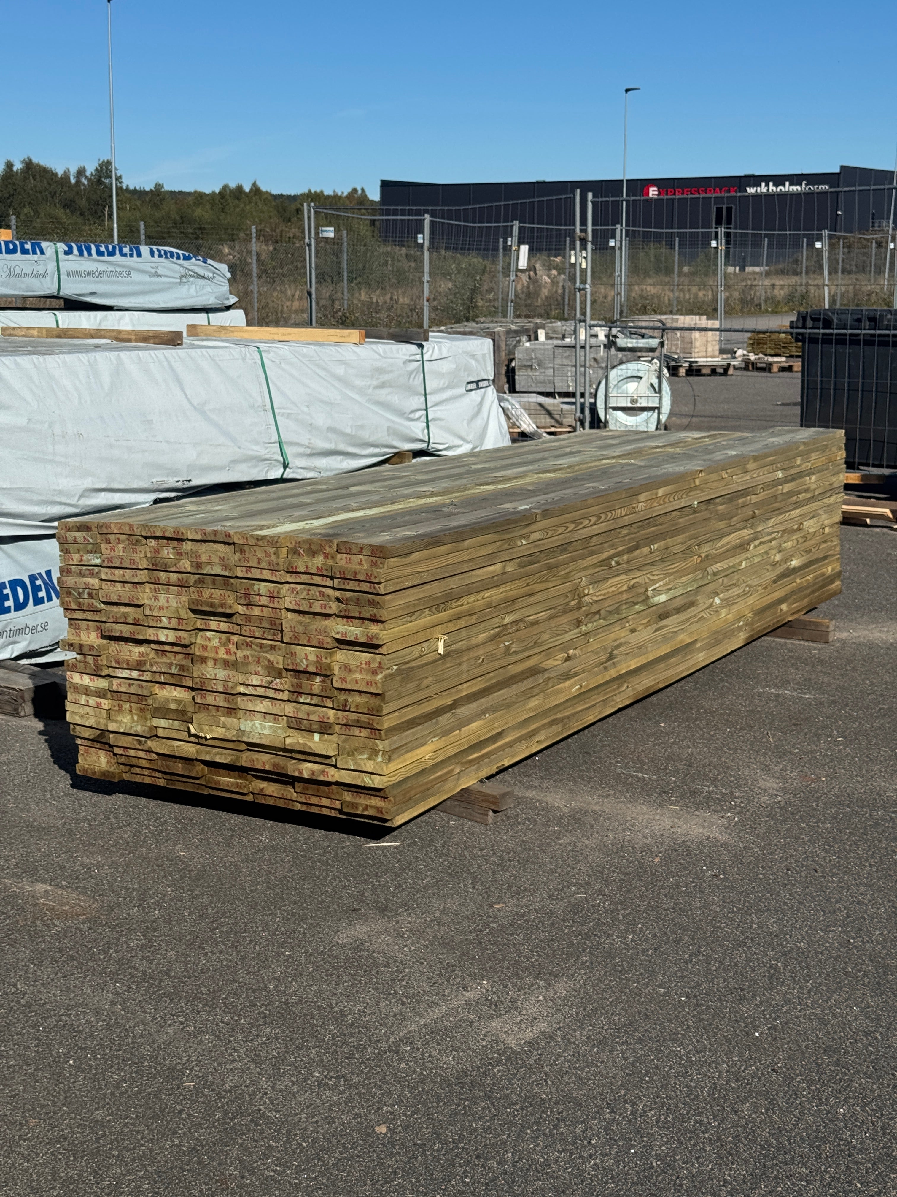 Paket Rillad Trall 28x145mm – 168 st (3,30–3,60 m, furu, NTR AB, B-sort)