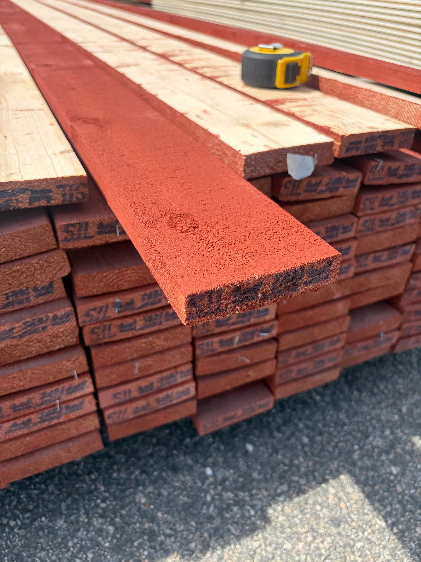 Paket Finsågade Brädor 22x95mm, 120st 5.10m (Slamfärg Röd)
