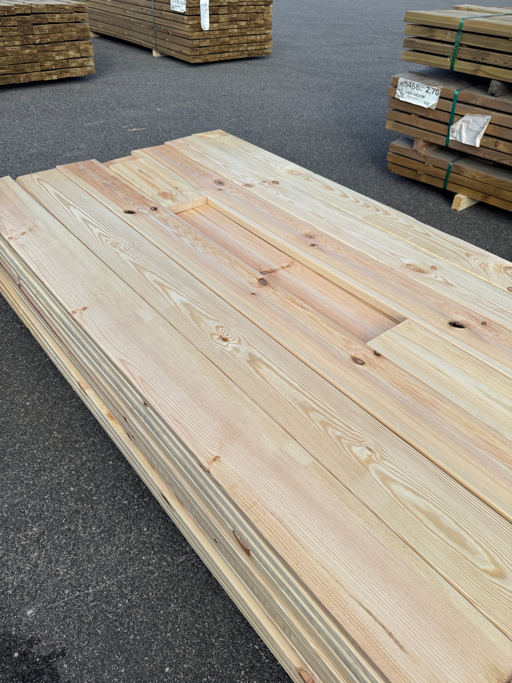 Paket Hyvlad 28x145 – 84st – 3.00–3.30 m – ANDRASORTERING