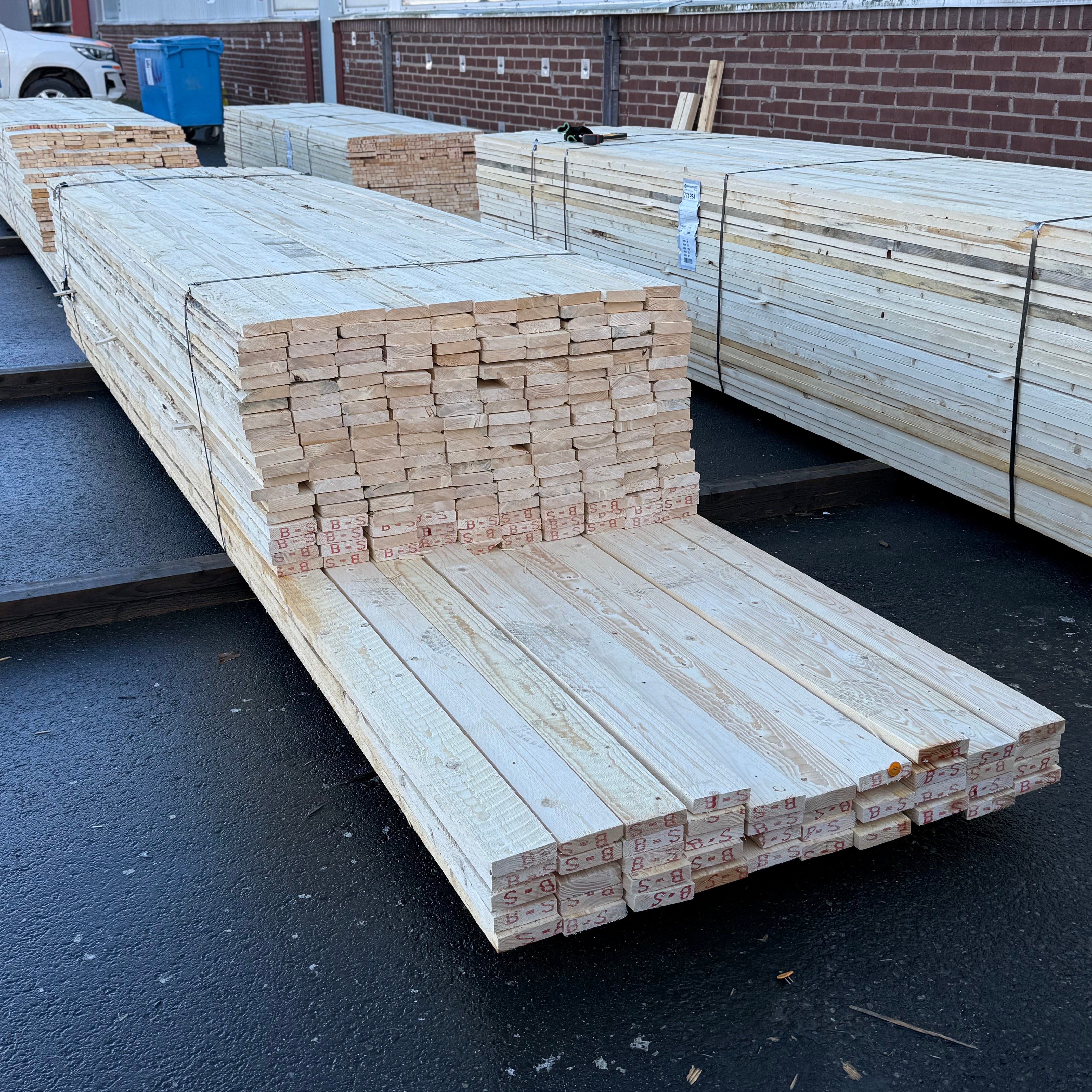 Paket Brädor 25x100mm Råsågade – 249 st (3,6–4,8 m, gran, obehandlad)