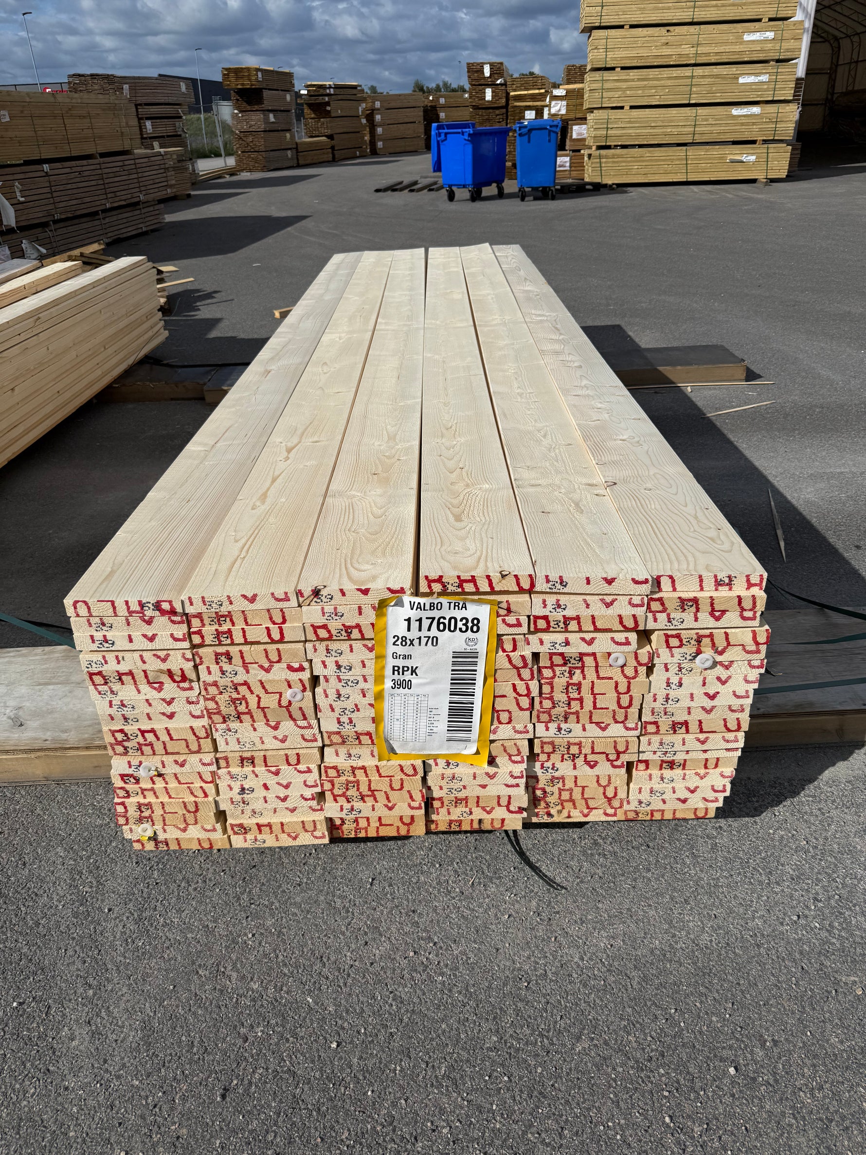 Paket Finsågade Brädor 28x170mm, 102st 3,90m (revor)