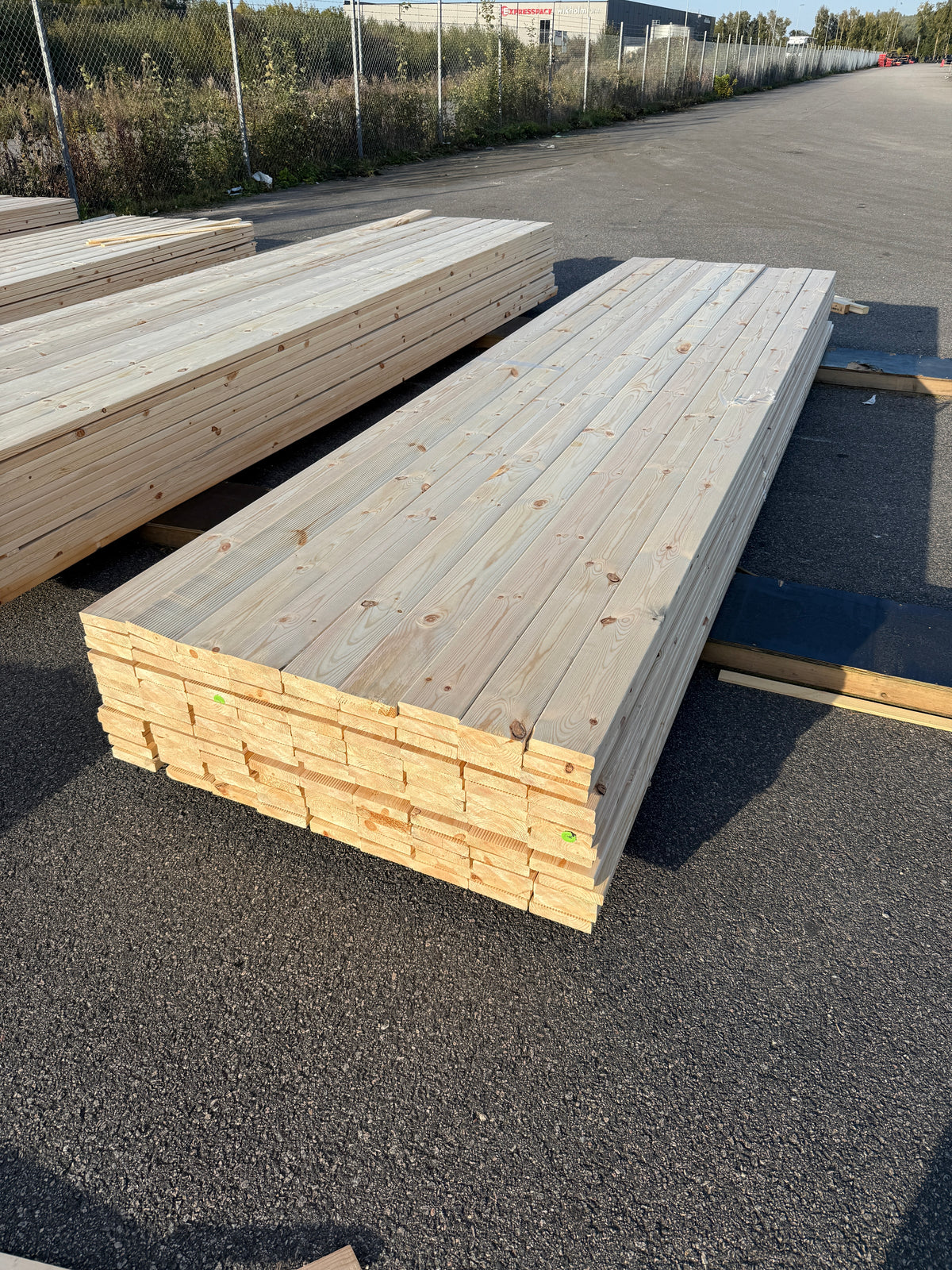 Paket Obehandlad Rillad Furu Trall 28×120 mm (4,20–4,50 m) 117 st