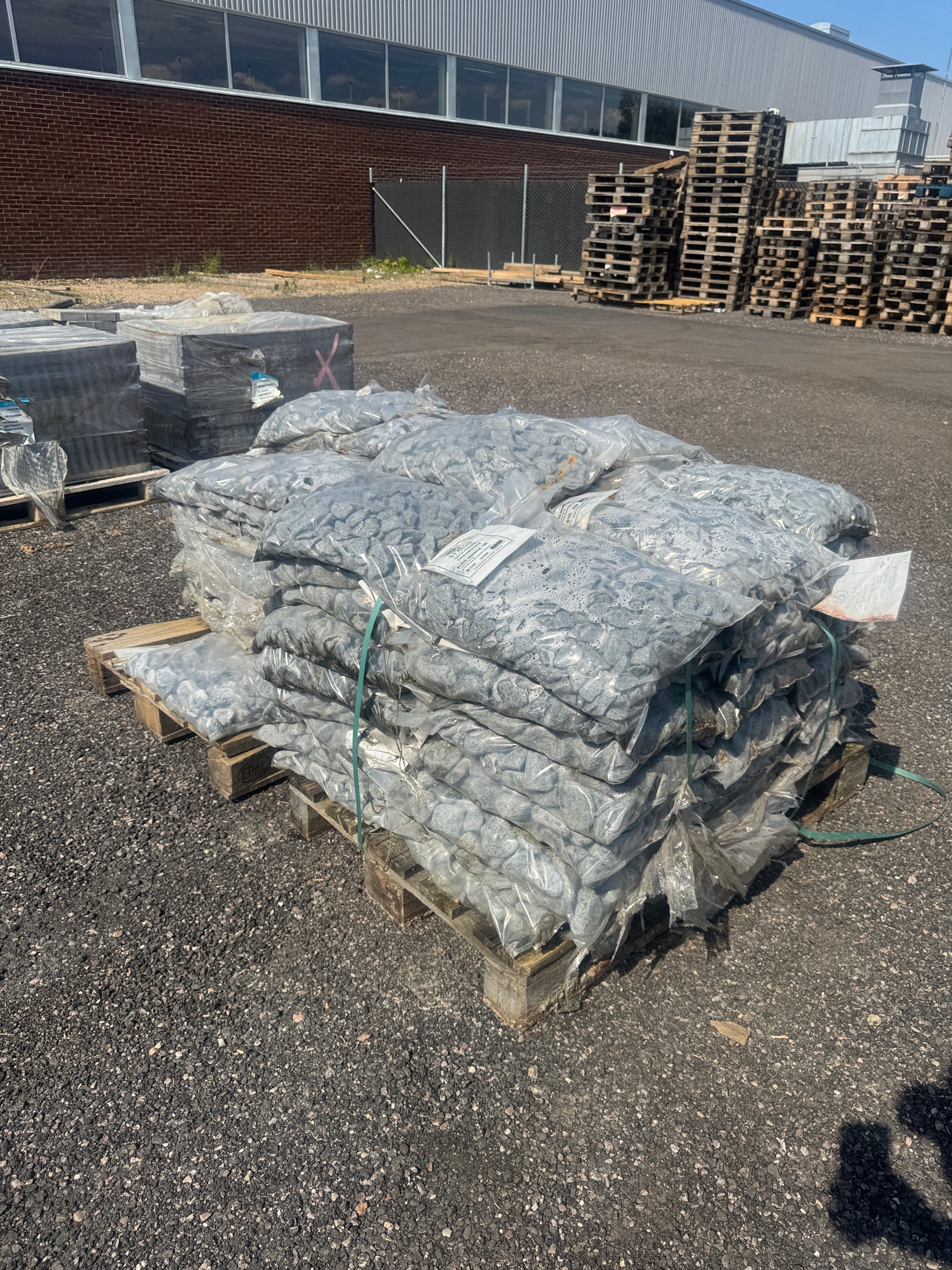 2 Pall Dekorsten Svart Granit 20–40mm 85 Säckar
