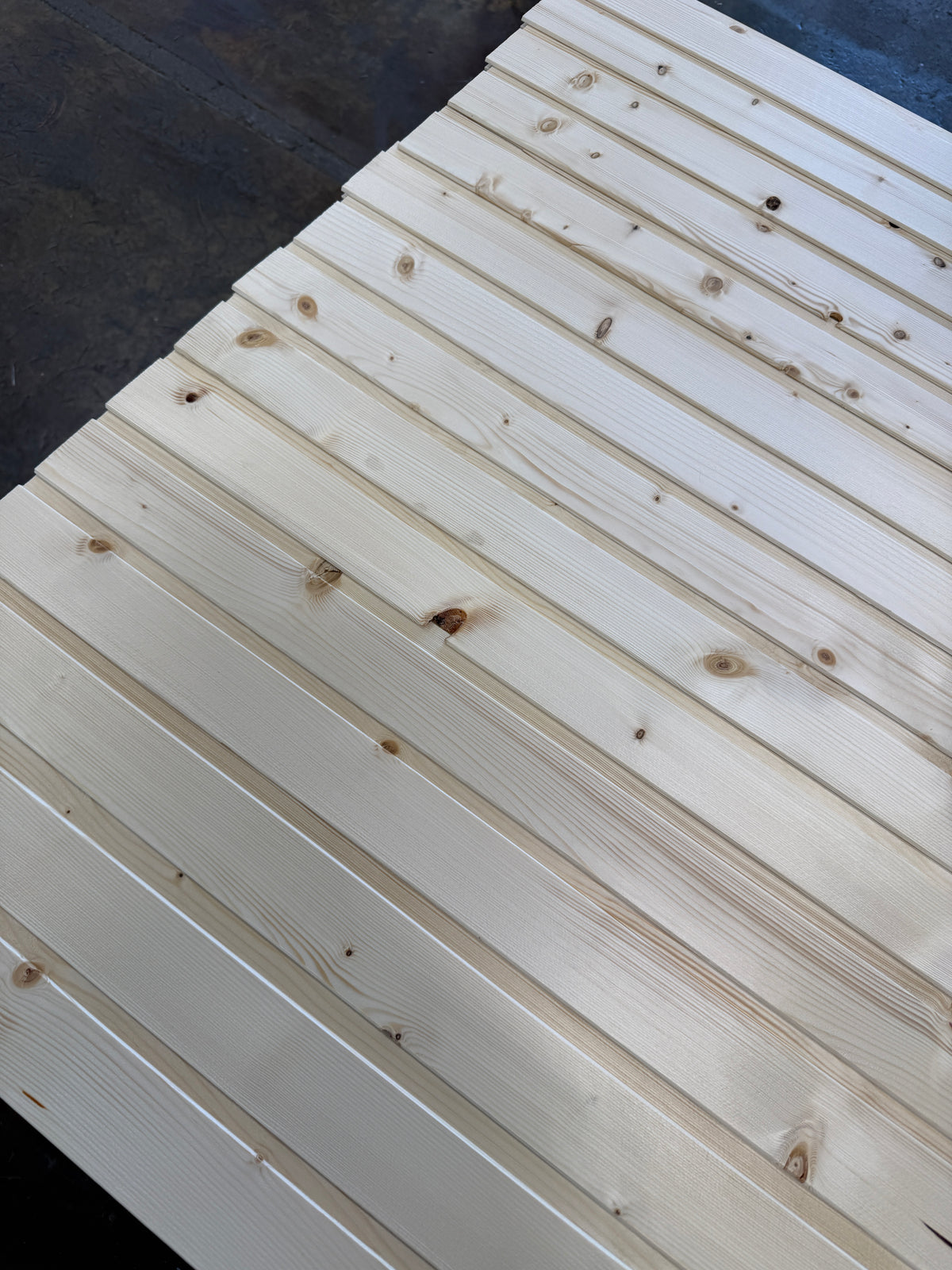Bastupanel 12x70mm- 2,40m (Säljs per bunt) 1,2kvm- Andra Sortering