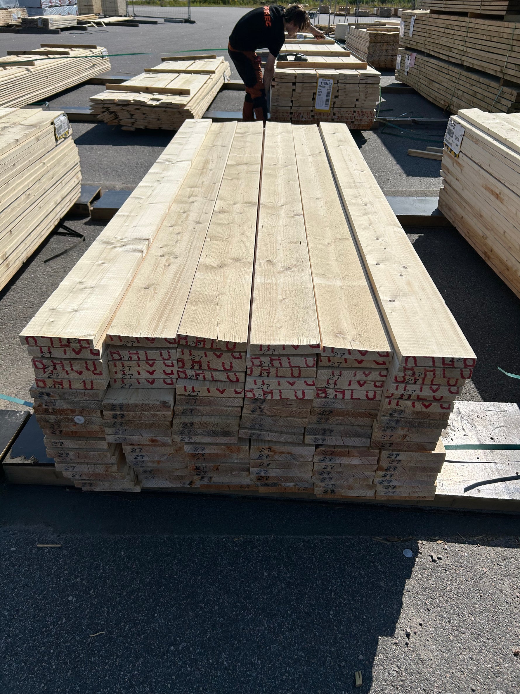 Paket Finsågade Brädor 28x170mm 2.70m 110st Obehandlad