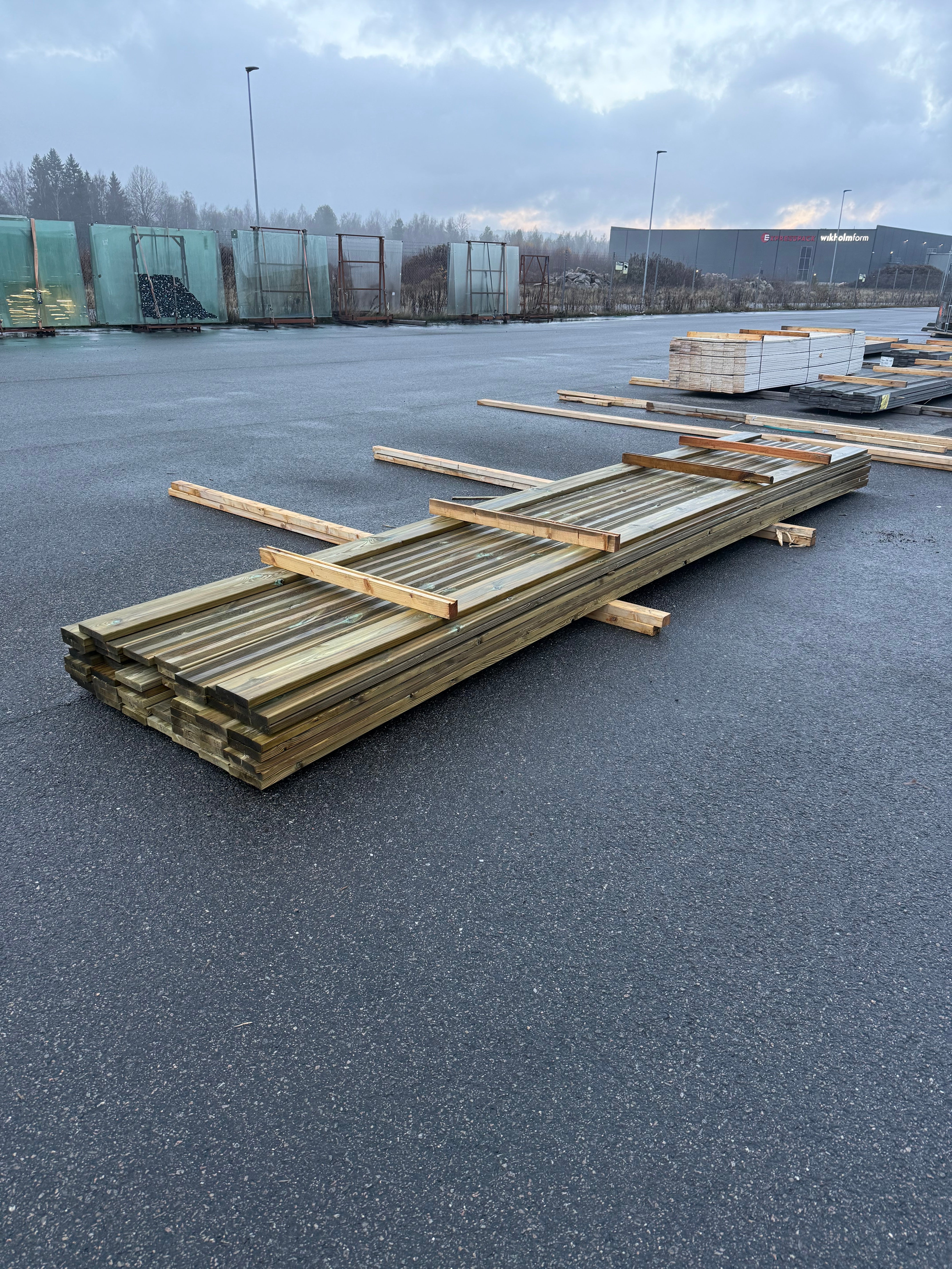 Paket Rillad Tryckimpregnerad Bräda 27x145 mm – 51 st (5,40 m)