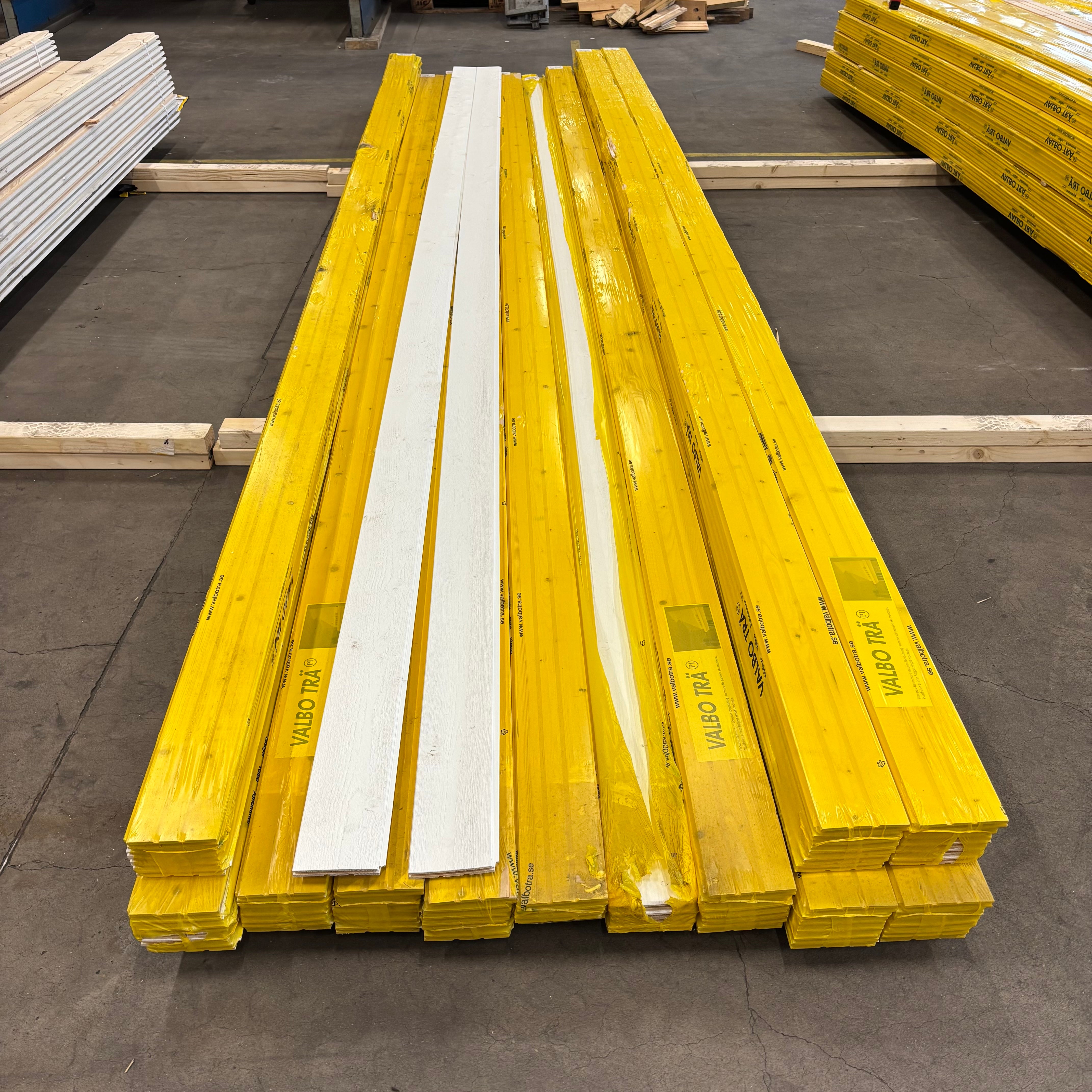 Paket Ekonomi Springpanel Finsågad 14x120 mm – Vitmålad Gran