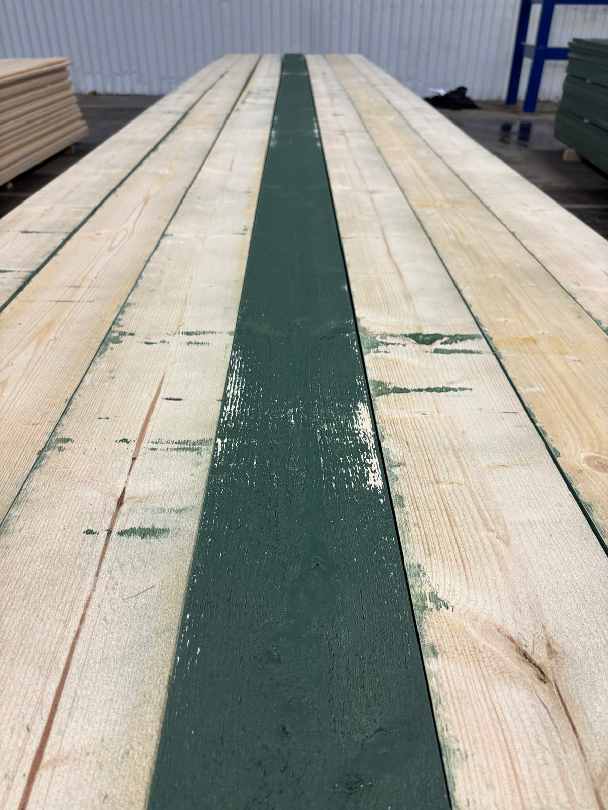 Paket Finsågade Brädor 22×145 mm Mellanstrukna 5,40 m – 175 st