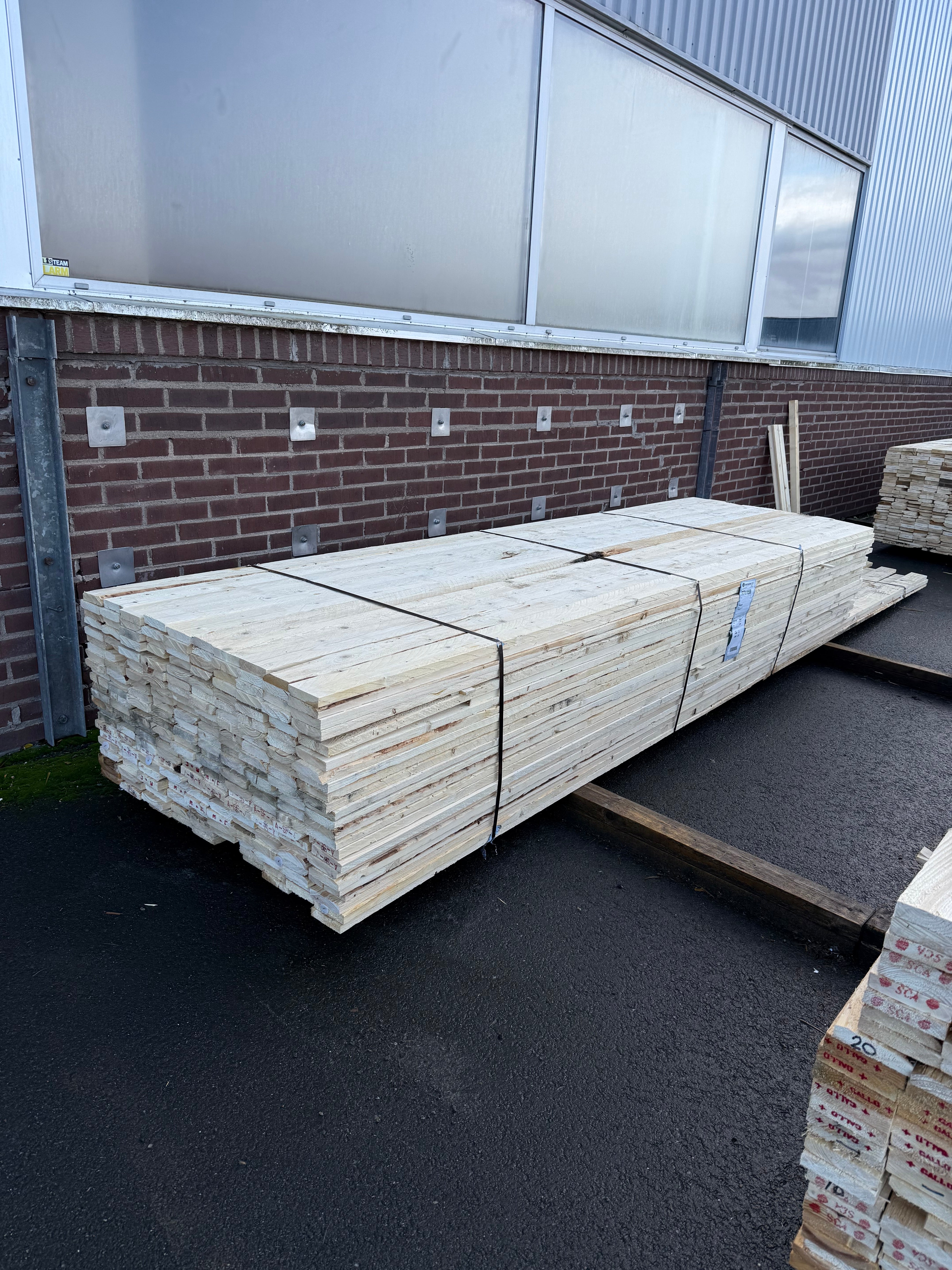 Paket Brädor 22x100mm Råsågade – 240 st (3,6–5,4 m, gran, obehandlad)