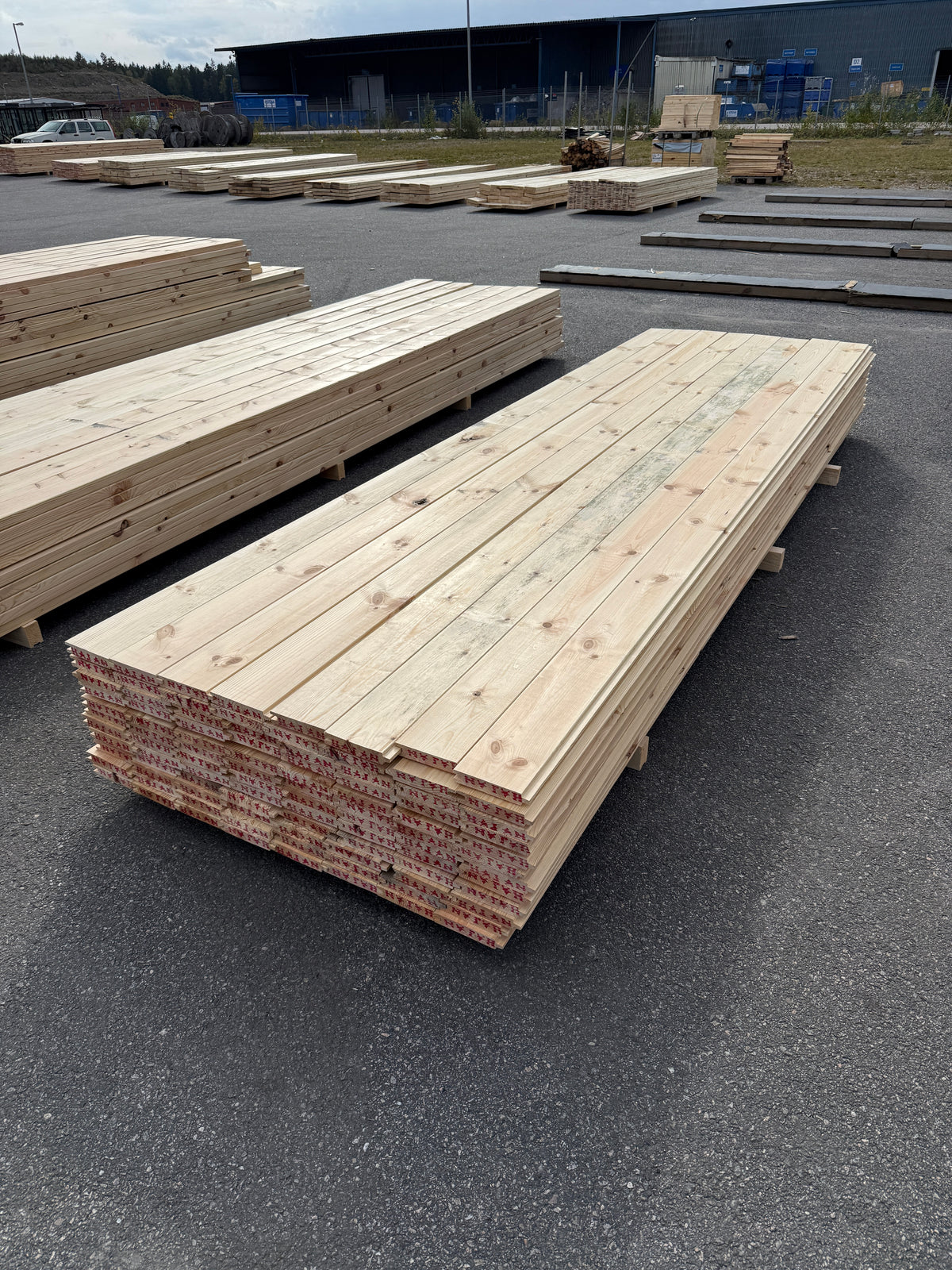 Paket Spontade Brädor 27x145mm Furu 3,60m – 96st (Andra Sortering)
