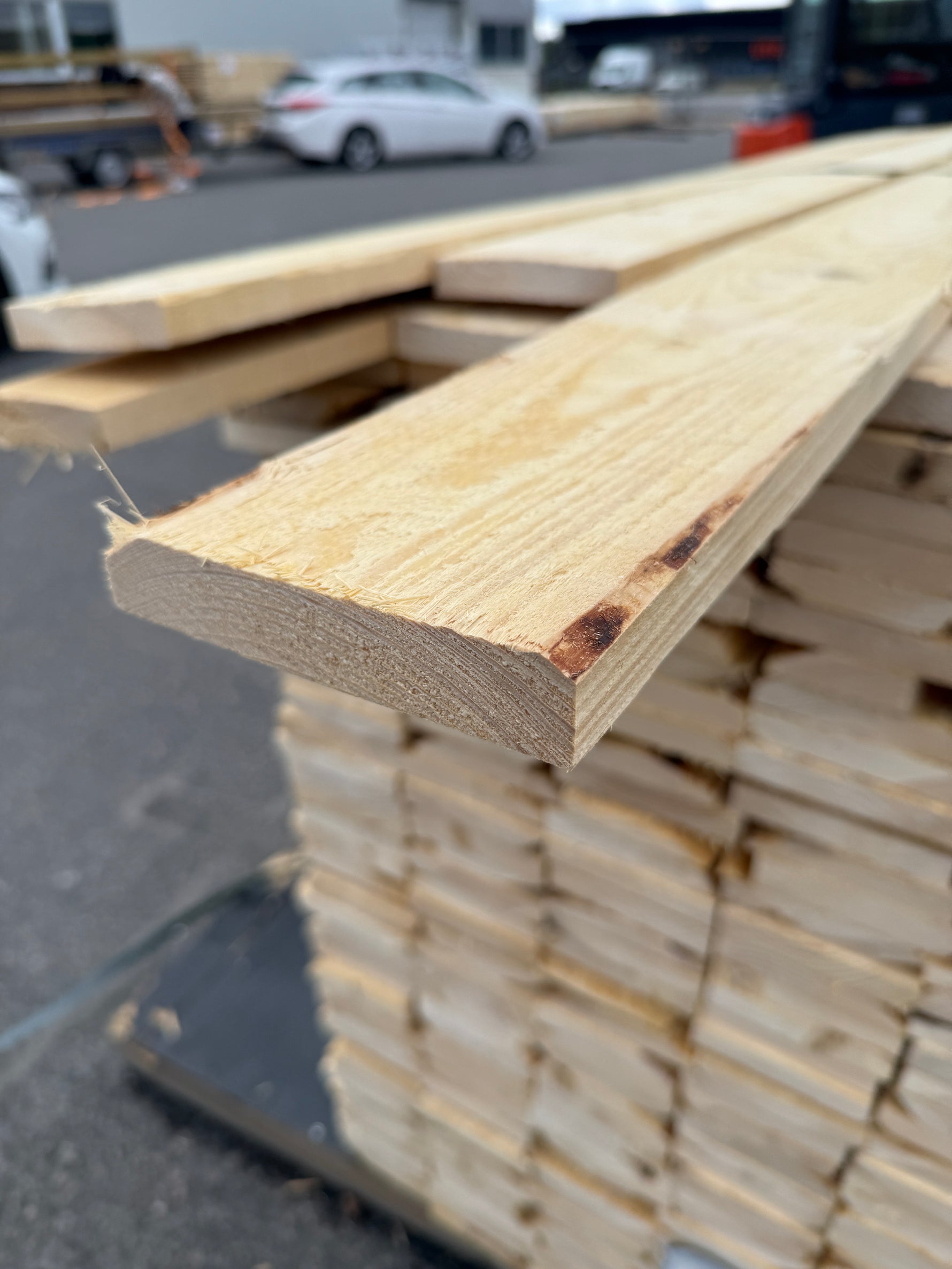 Paket Råsågade Brädor 22×125 mm – 326 st (3,30-3,90m)