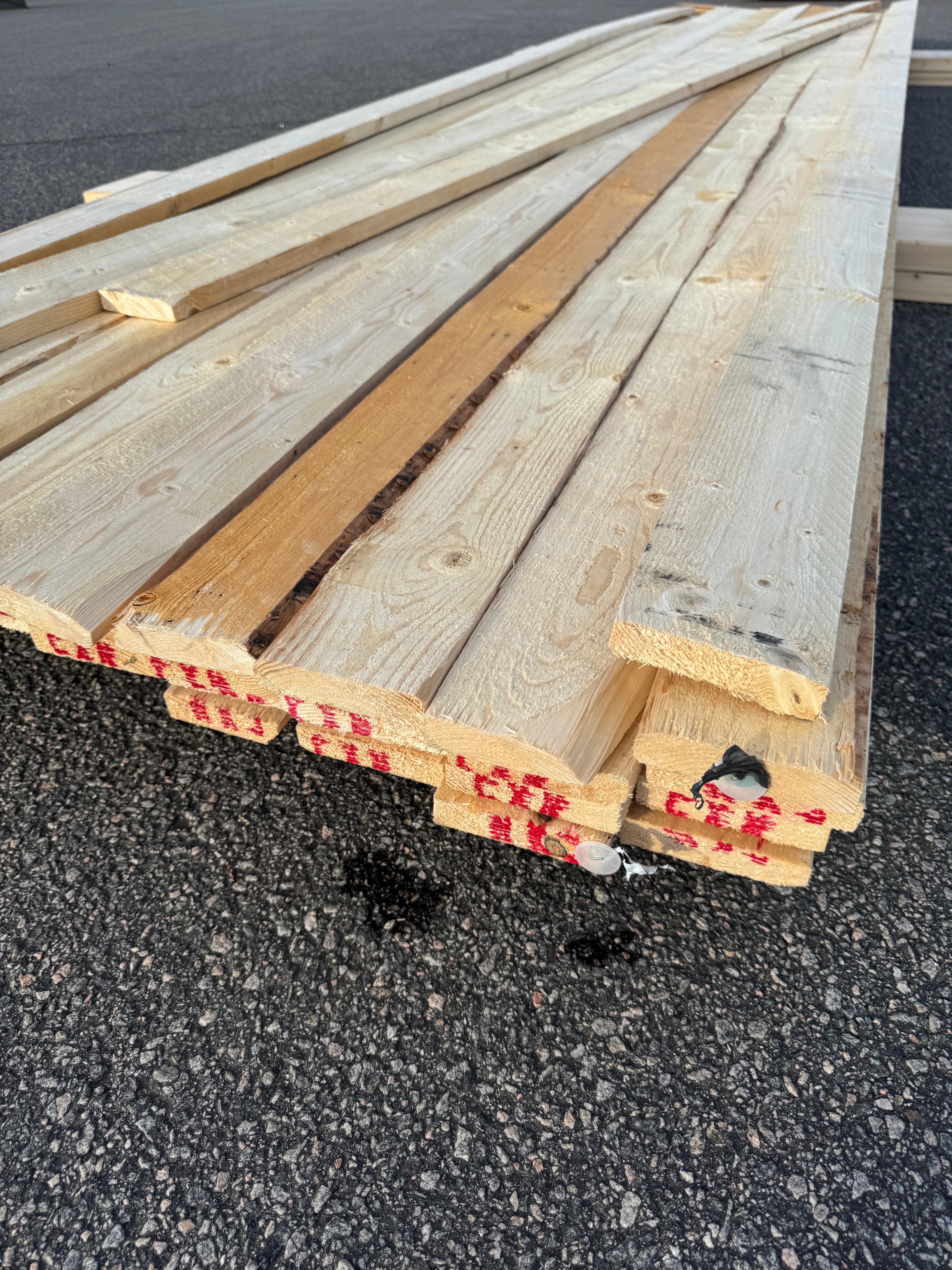 Paket Brädor 22x100mm Råsågad – 41 st (4,0–5,4 m, gran, obehandlad)