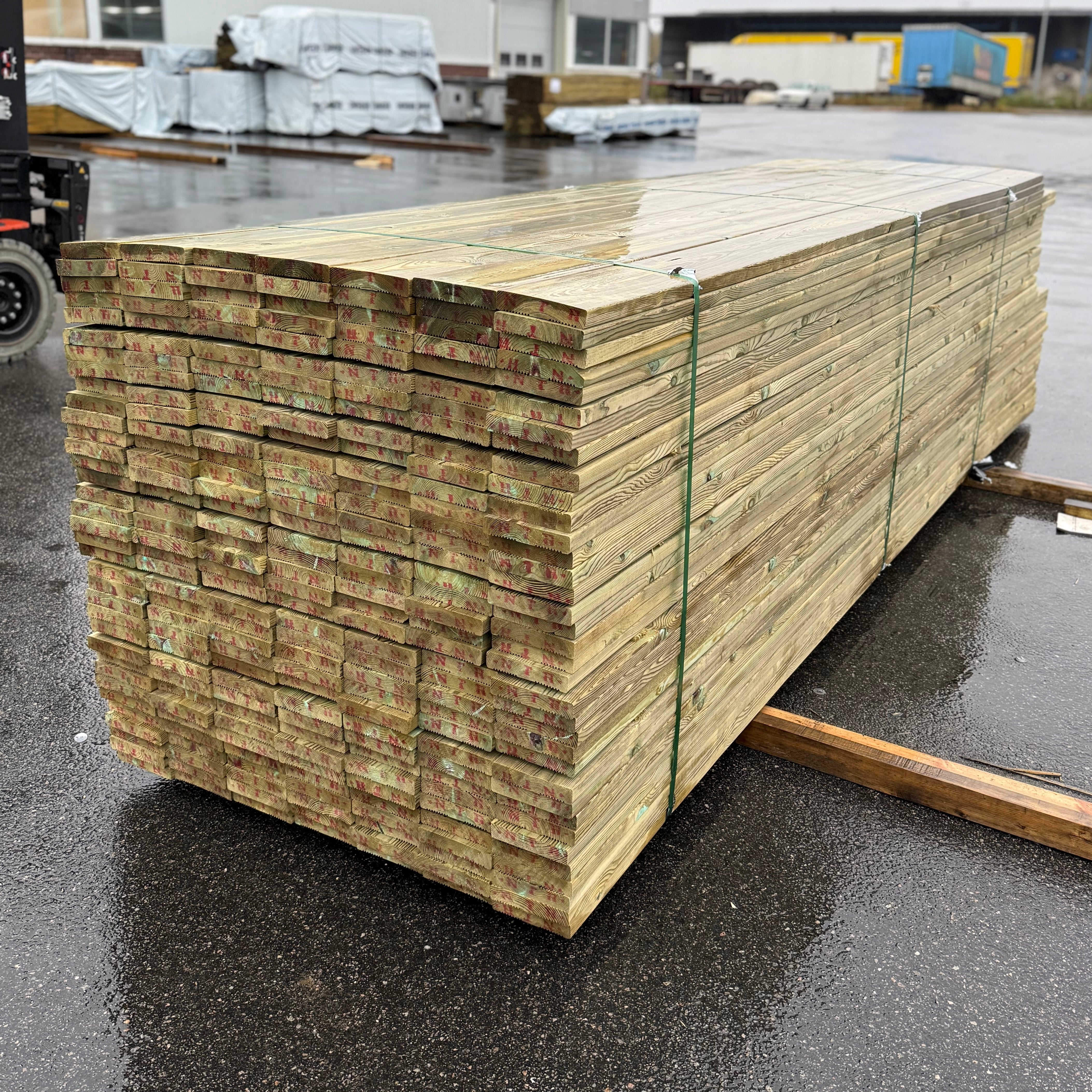 Tryckimpregnerad Rillad Trall 27x145 – 245 st, 3,6-4,20m (B-sortering)