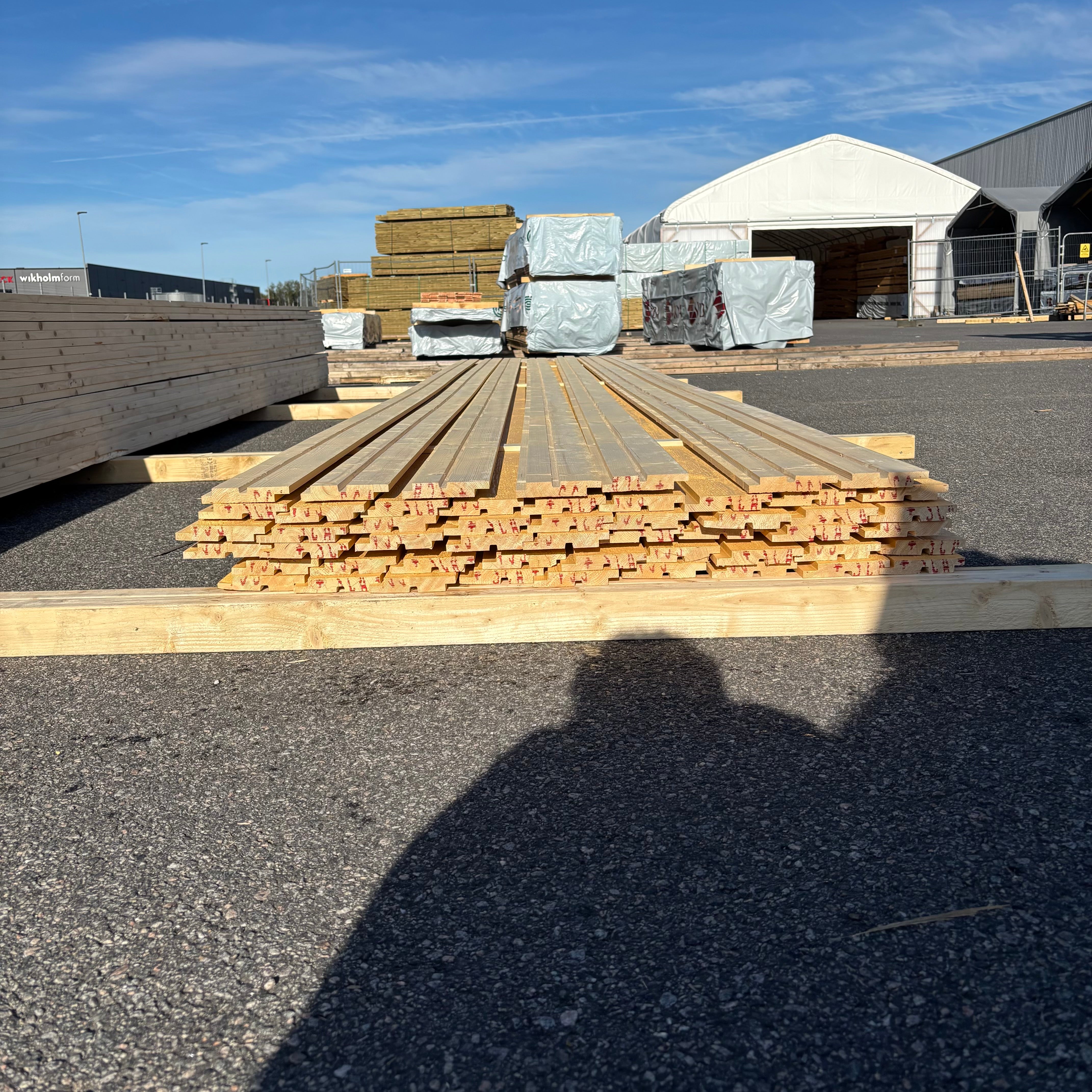 Paket Hakfalspanel 21x120mm – 52 st 5,40 m (grundmålad + mellanstruken gul)