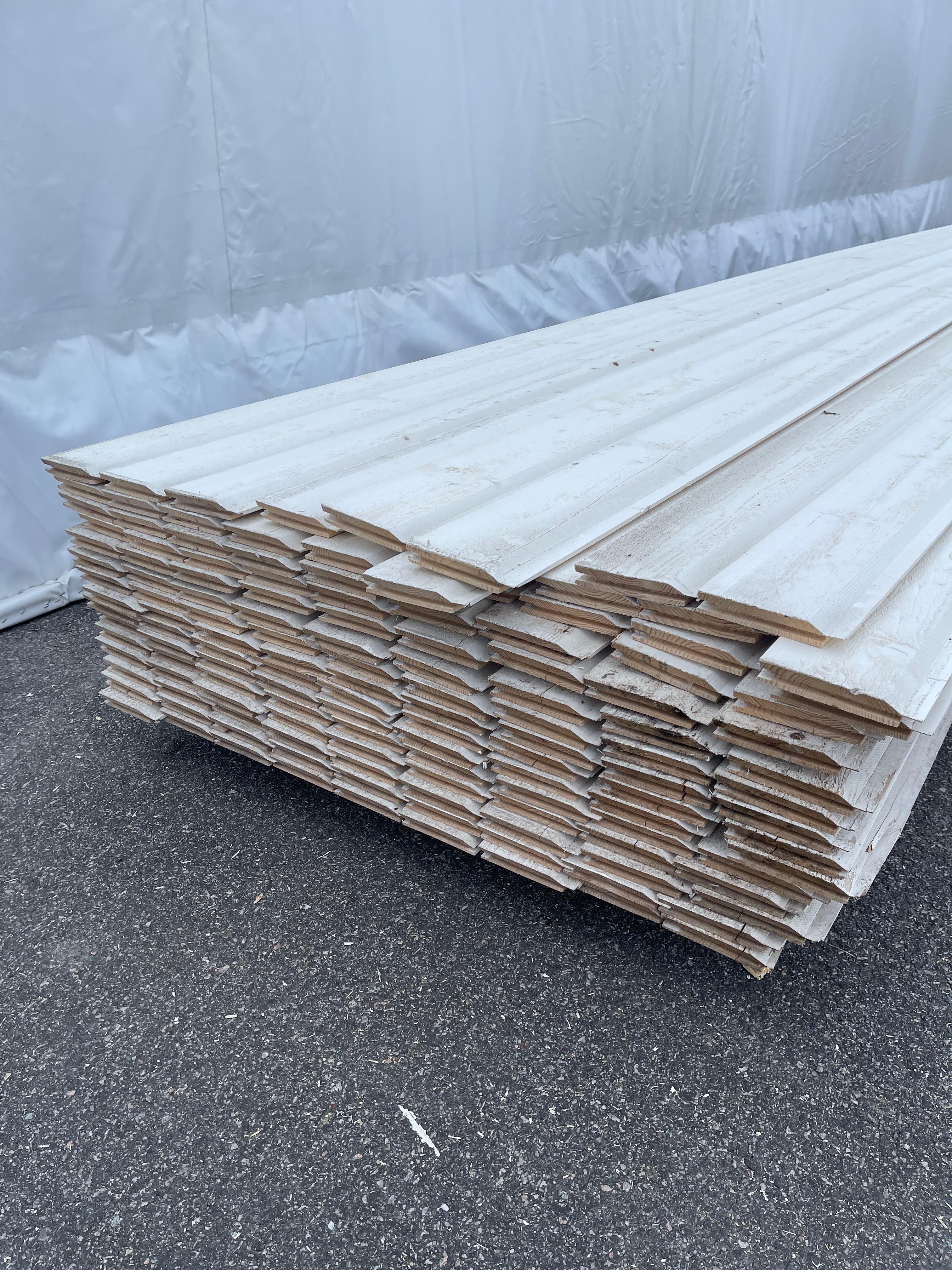 Paket Enkelfaspanel Vit 22x120 mm – 5,40 m – 137 st Vattenskadat