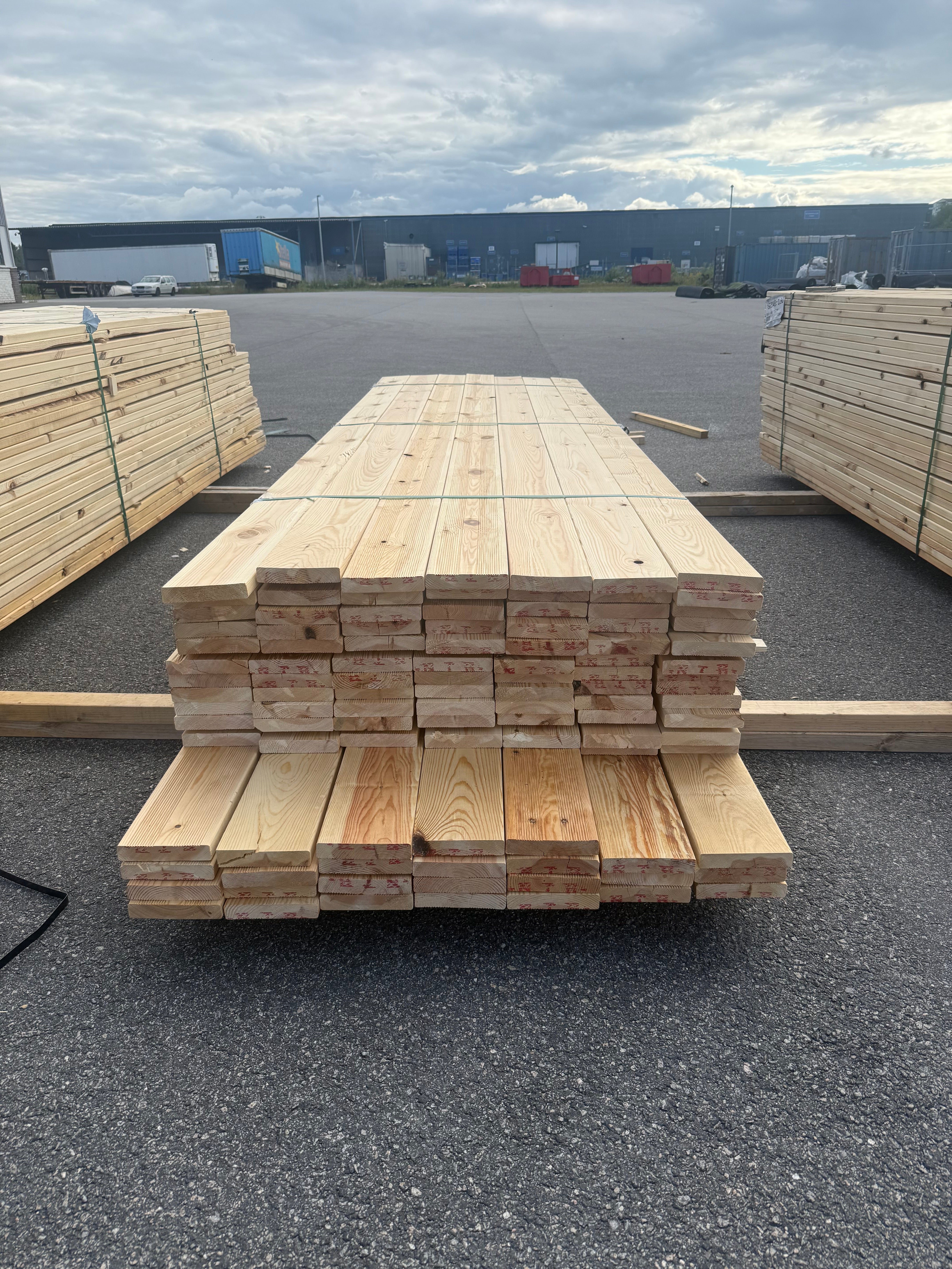 Paket Rillad Trall 28x145mm Furu
