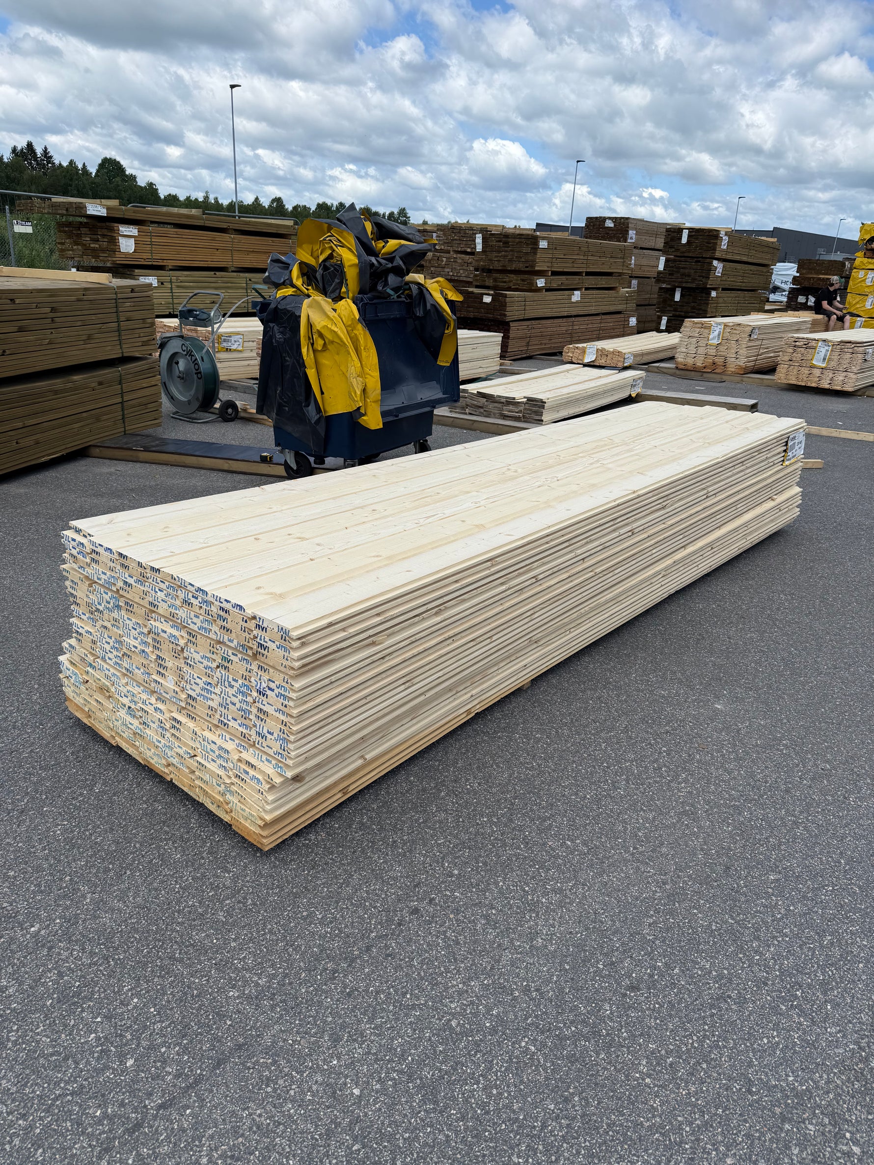 Paket Ytterpanel Enkelfas Halvspont 22x145mm 3.90m Gran 175st
