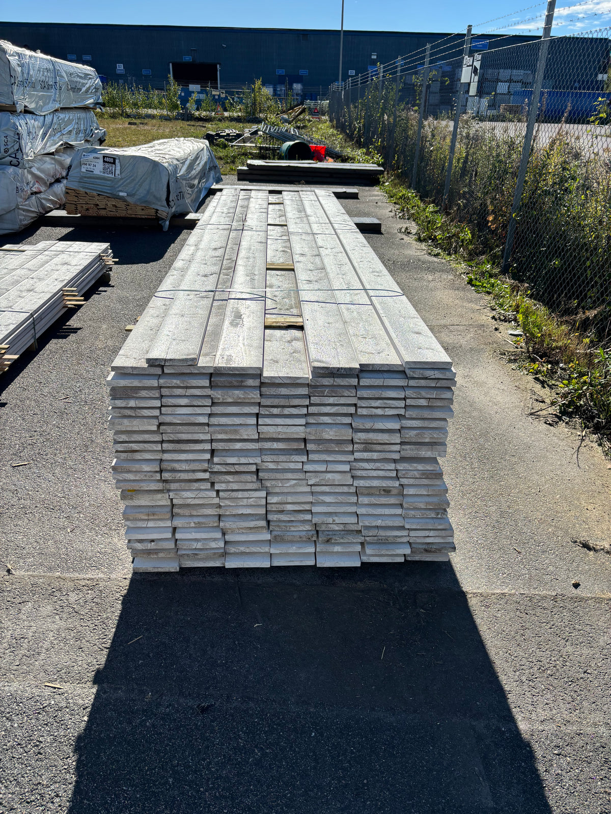 Paket Finsågade Brädor 22x145mm 3,90m 148st Grundmålade