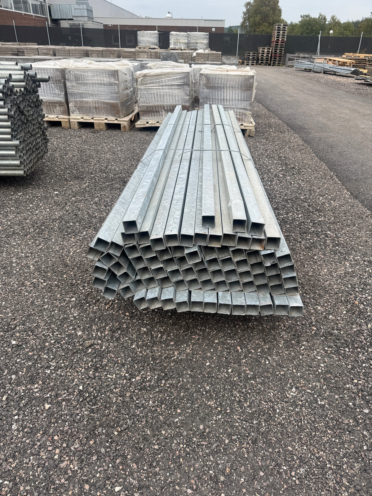 Pall Galvade Fyrkantsrör 50x50mm – 2,76m – ca 75st