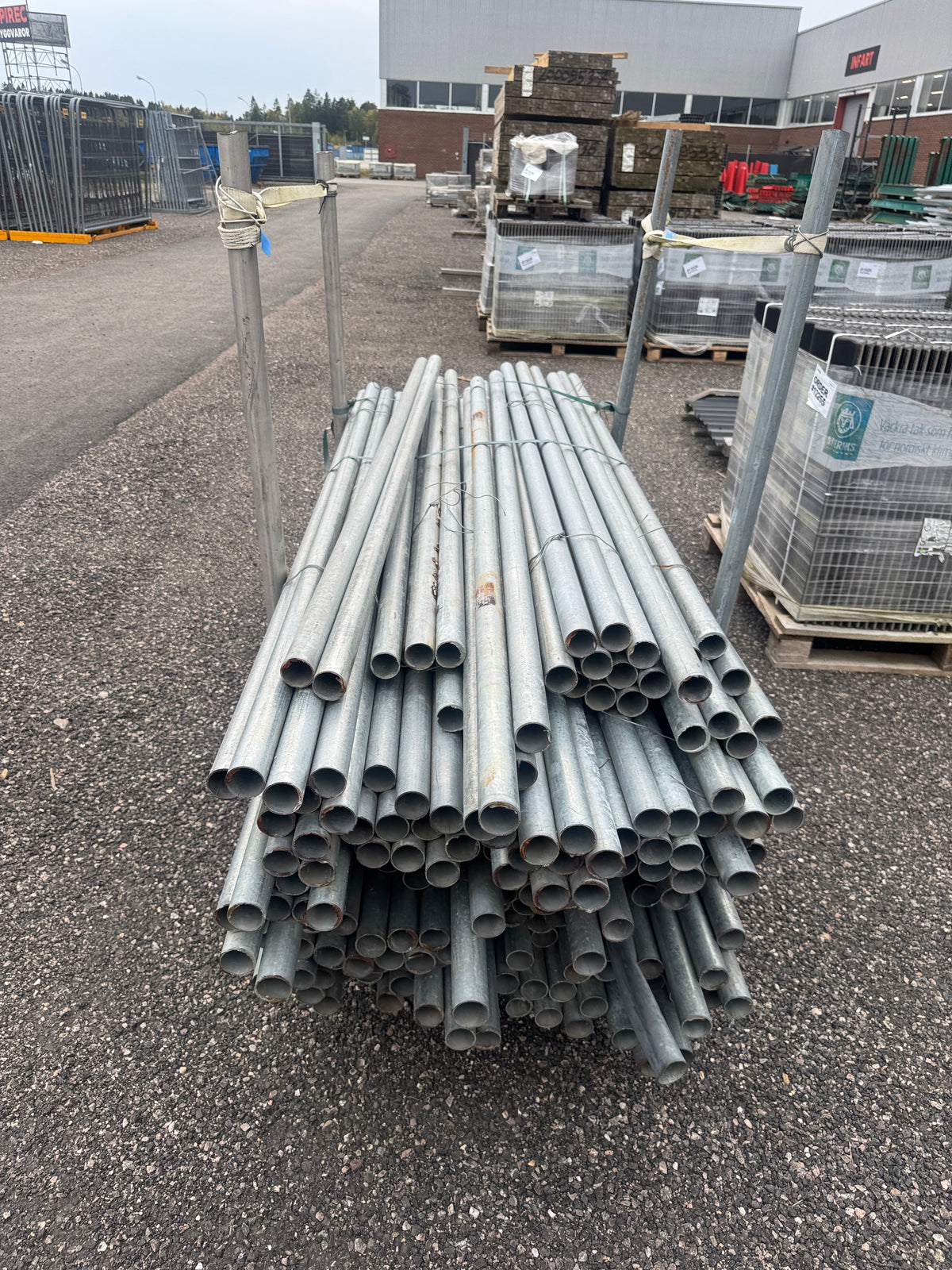 Pall Galvade Stålrör Ø44mm – ca 2,0m – ca 200st