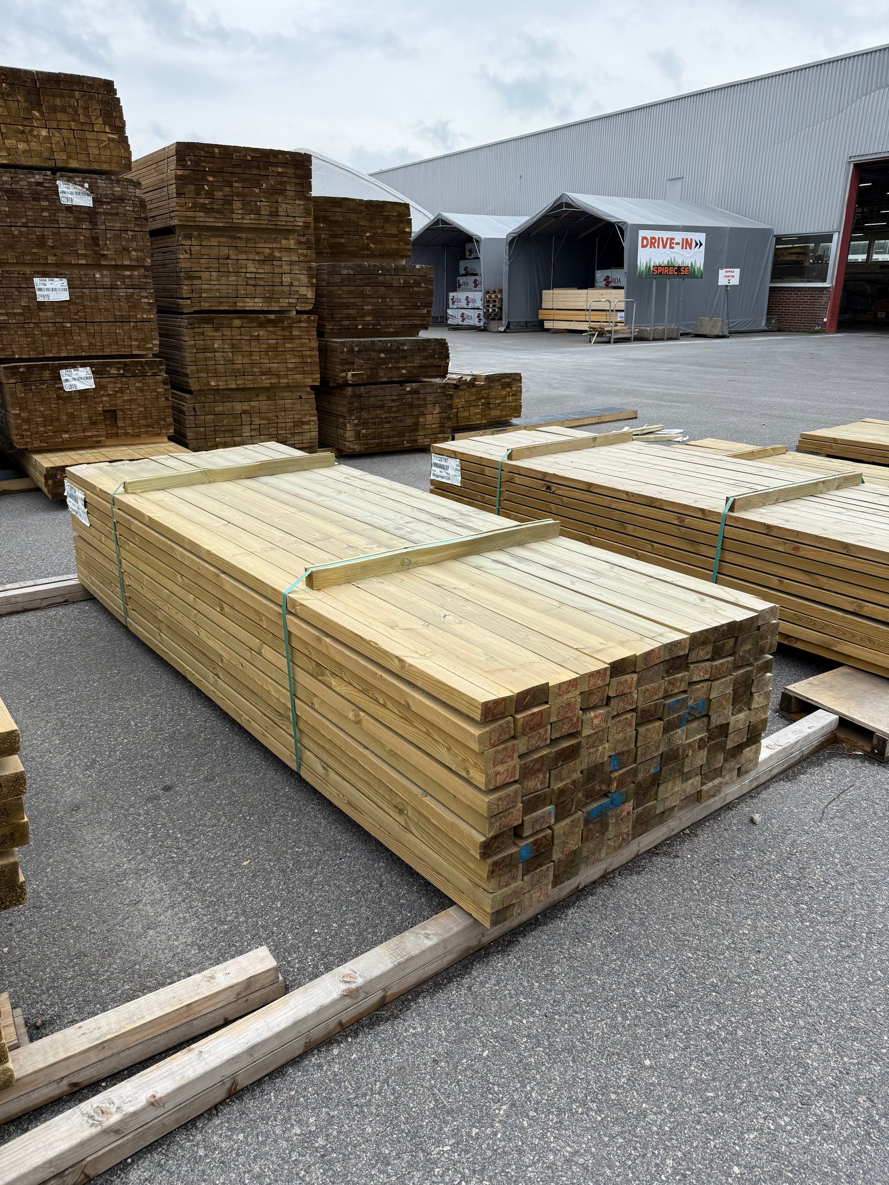 Paket Tryckimpregnerade Reglar 45x95mm 3.0m 121st NTR AB C24 vridet