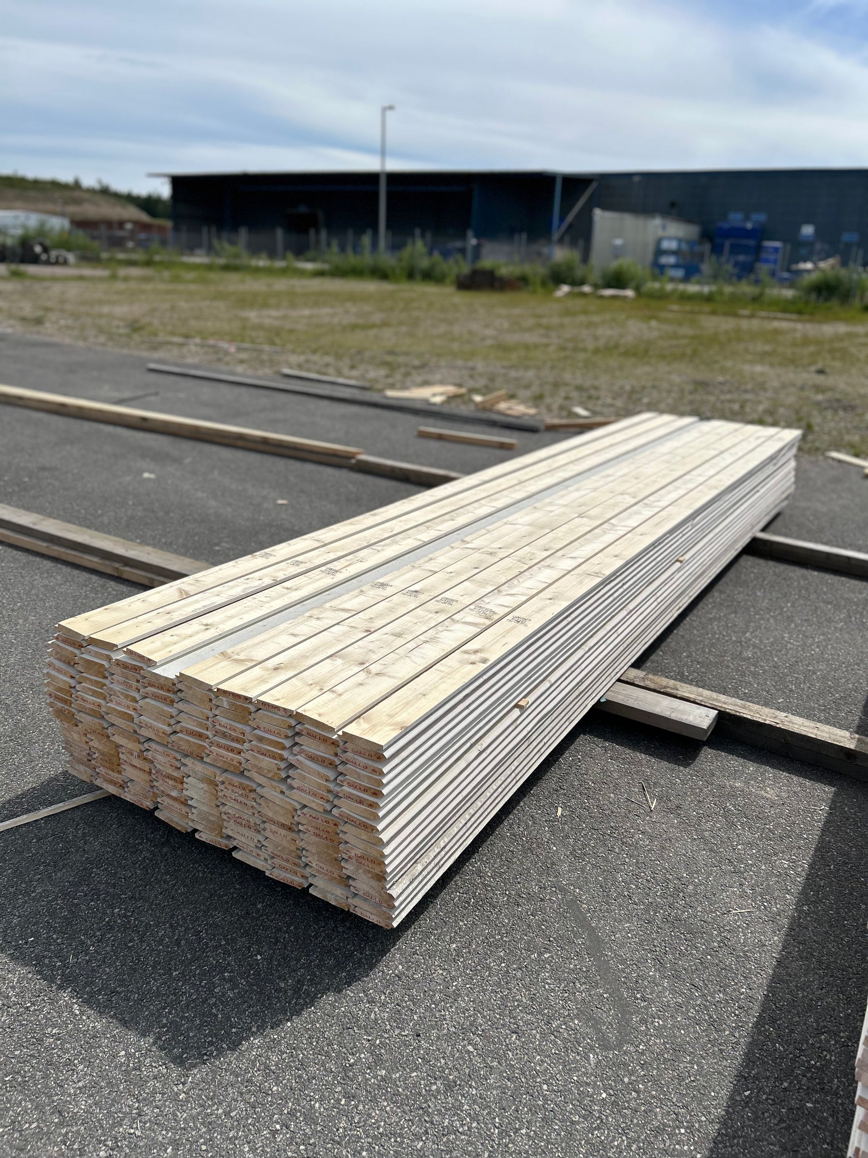 Paket Ytterpanel Dubbelfas Halvspont 22x120mm Grundmålad 161st 4.50m Grundmålad