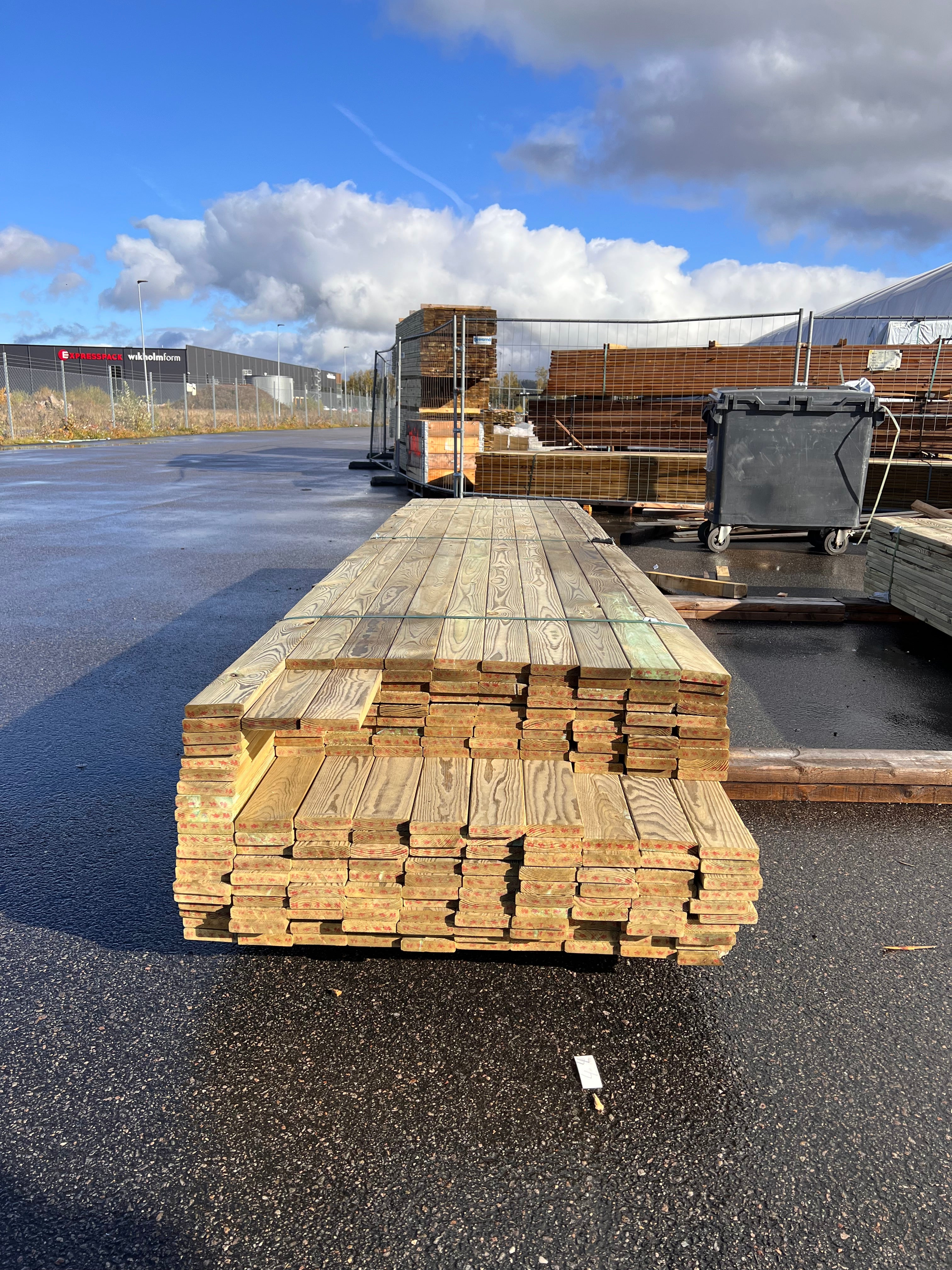 Paket Tryckimpregnerad trall 22x95 – 200 st 3,90-4,20m (B-sortering)