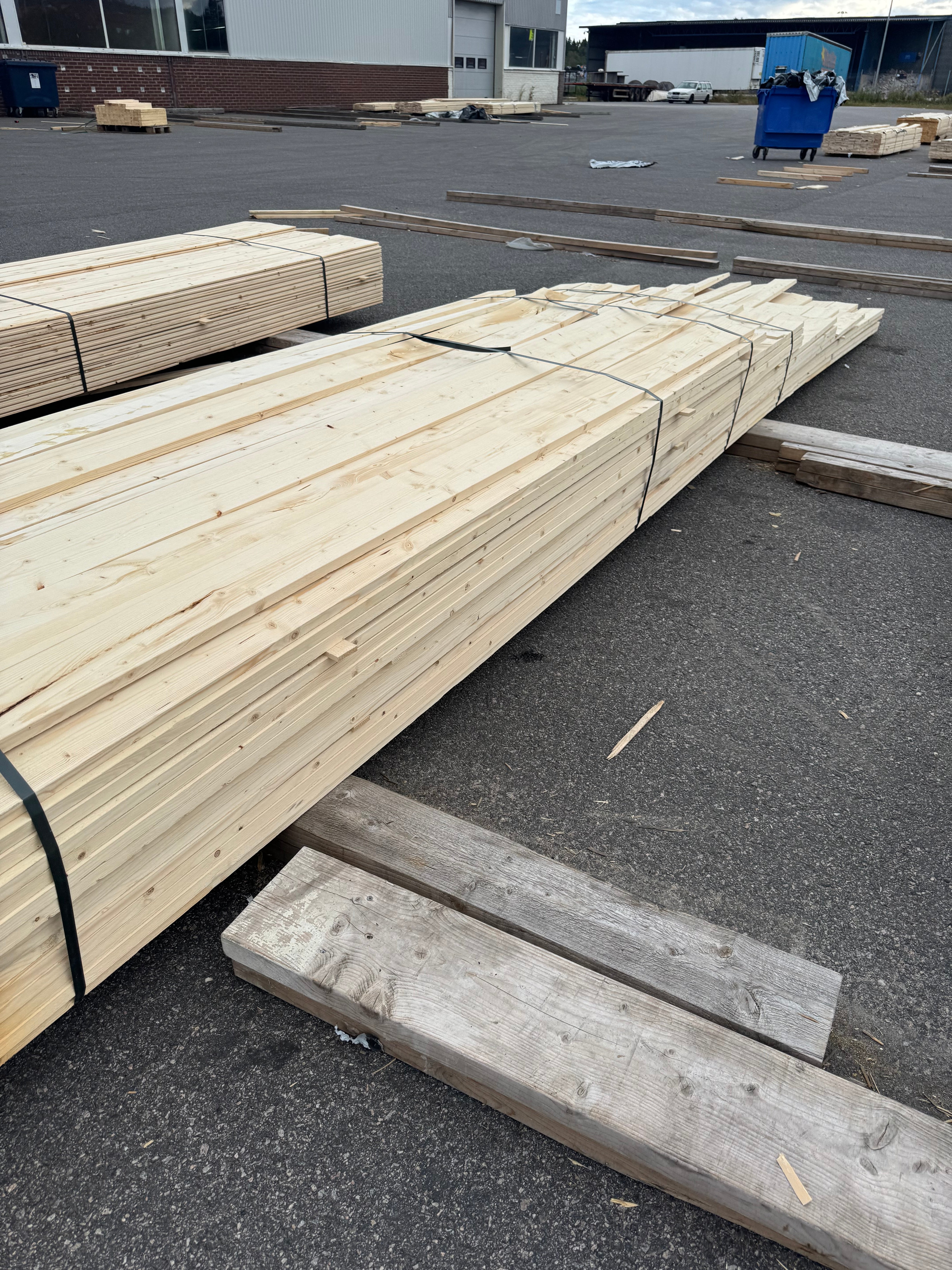 Paket Finsågad Panel 22x120mm 137st 2.99–5.40m – Andra sortering