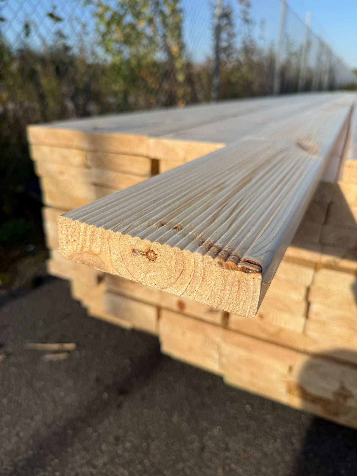 Paket Obehandlad Rillad Furu Trall 28×120 mm (4,50 m) 117 st
