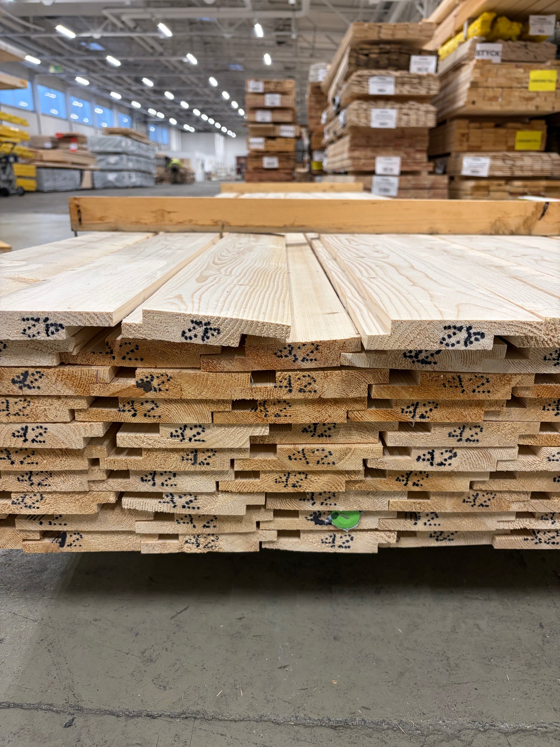 FOTAD PÅ HYVLADE SIDAN ISTÄLLET FÖR FINSÅGADE SIDAN Paket spontad panel 22x120 4,20 m 89 st - Spirec
