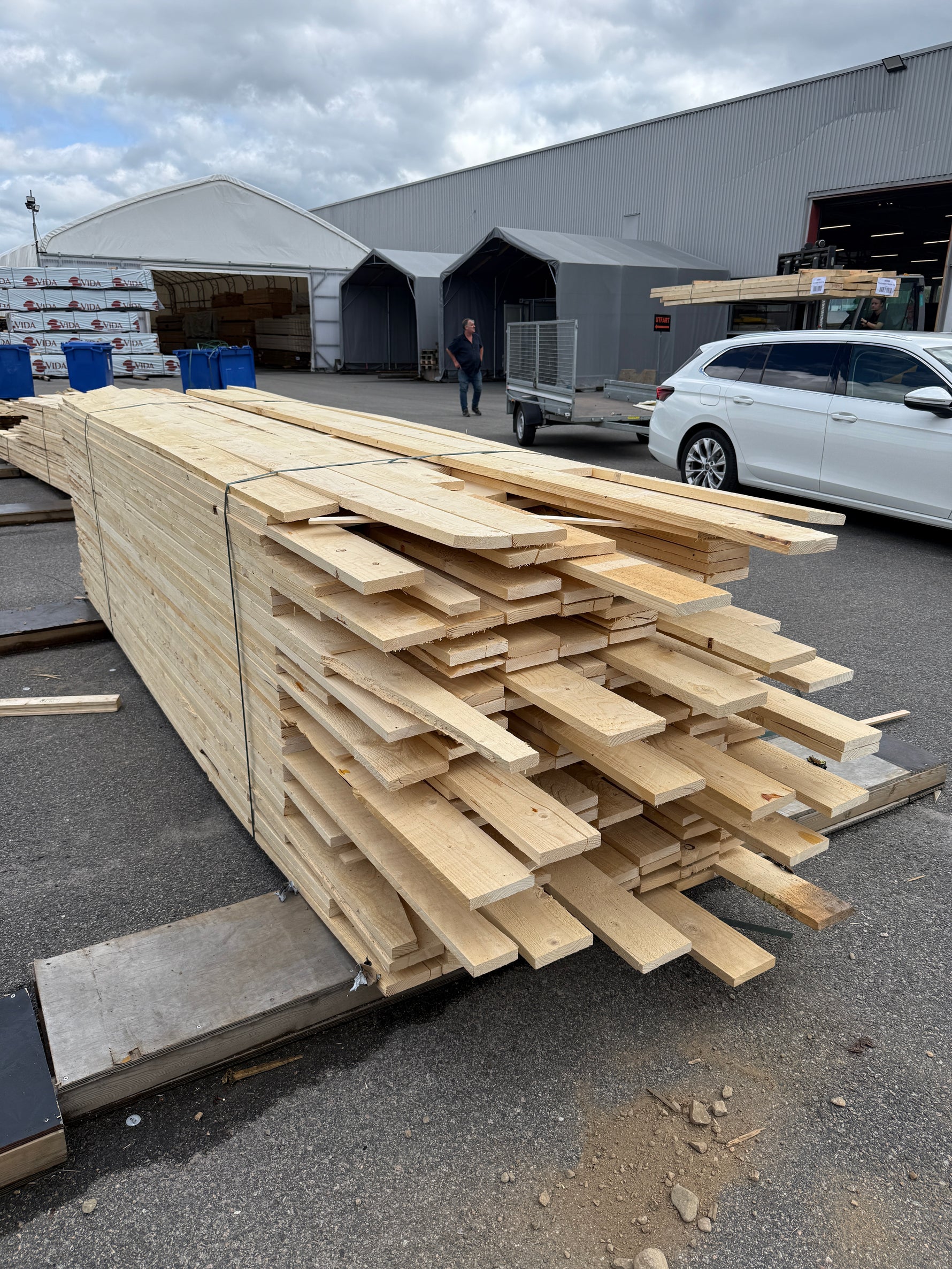 Paket Råsågade Brädor 22×125 mm – 326 st (3,30-3,90m)